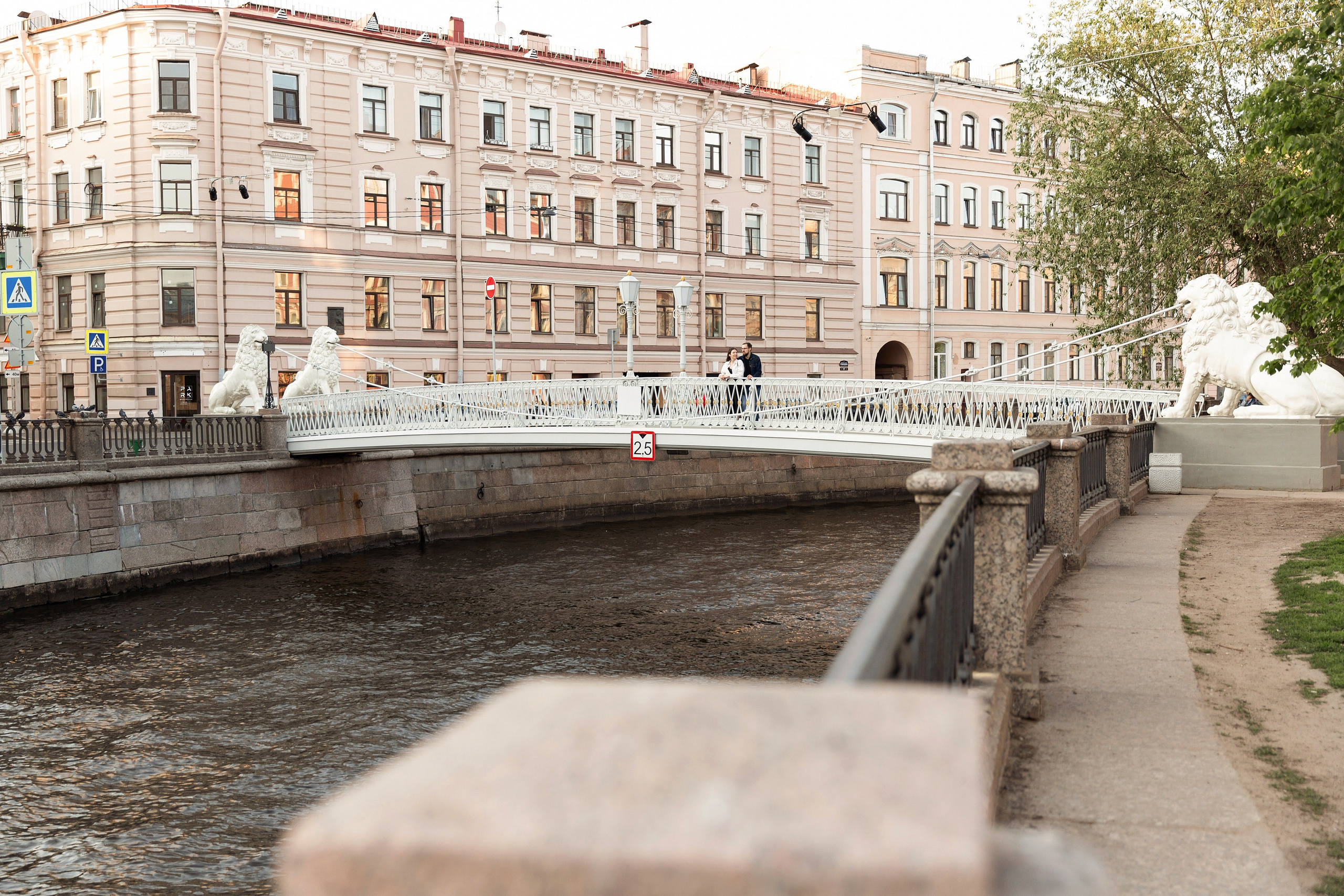 Фотосессия истории любви в центре Петербурга. Свадебный и портретный фотограф в Санкт-Петербурге Надежда Чечулина