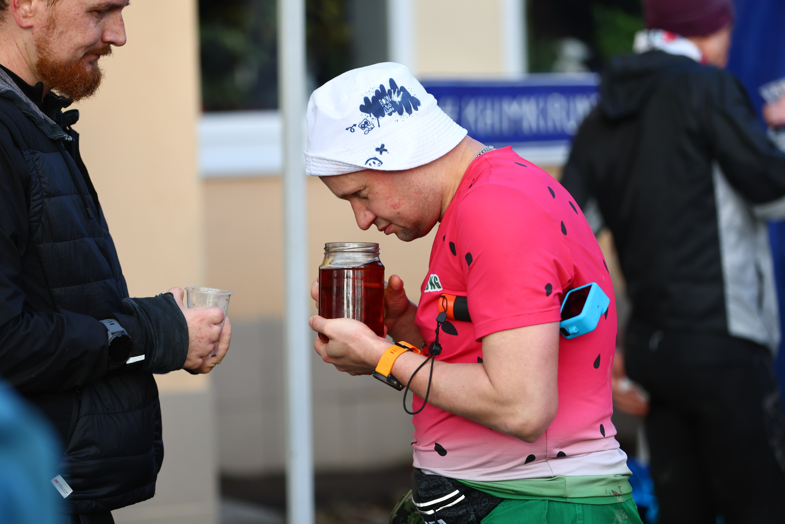 Два лепестка Химкинского марафона у дома, 23.11.25. Фотограф Сергей Ловкий