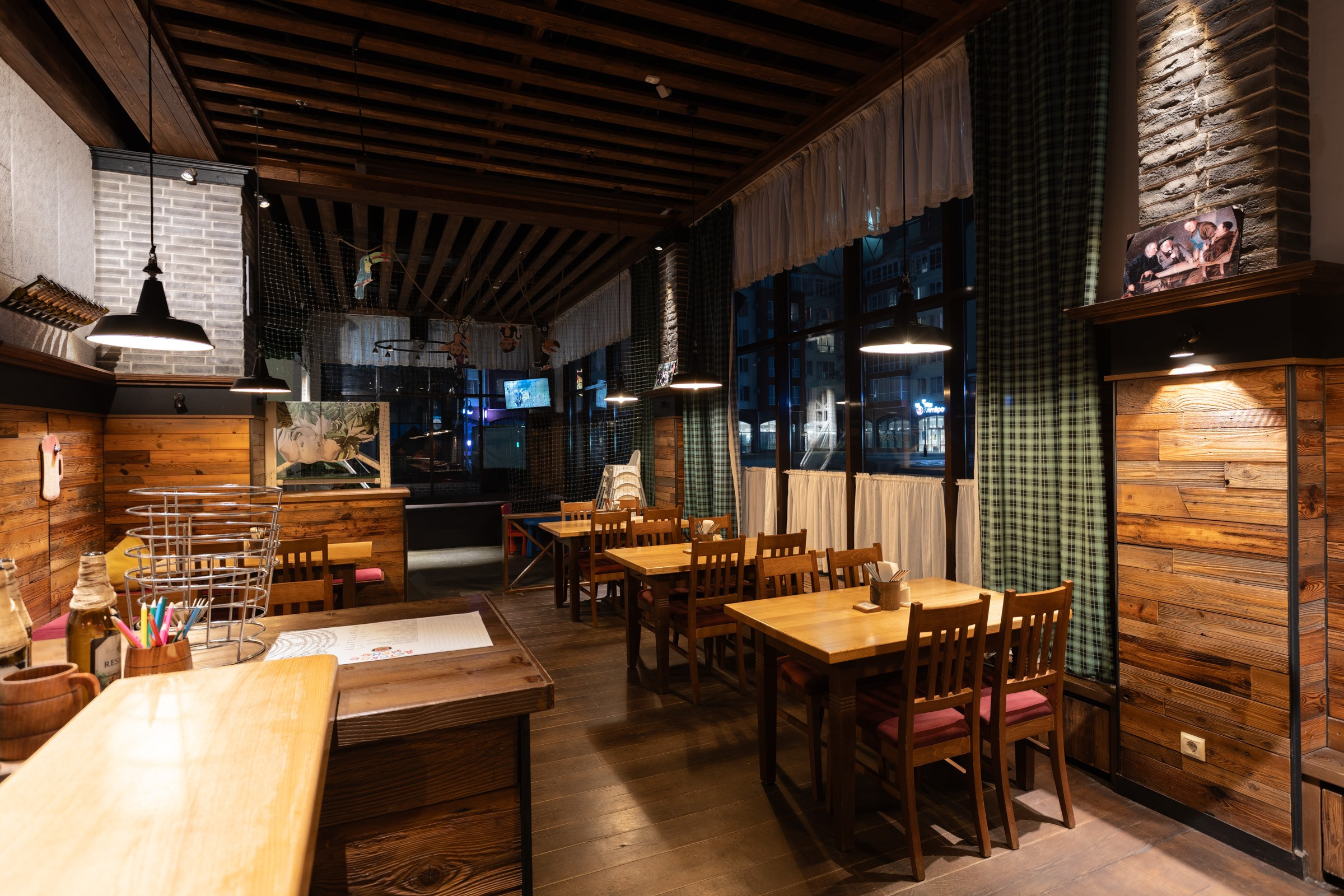 Съемка ресторана PAULANER в городе Краснодар. Архитектурный и интерьерный фотограф в Краснодаре | Дмитрий Демской