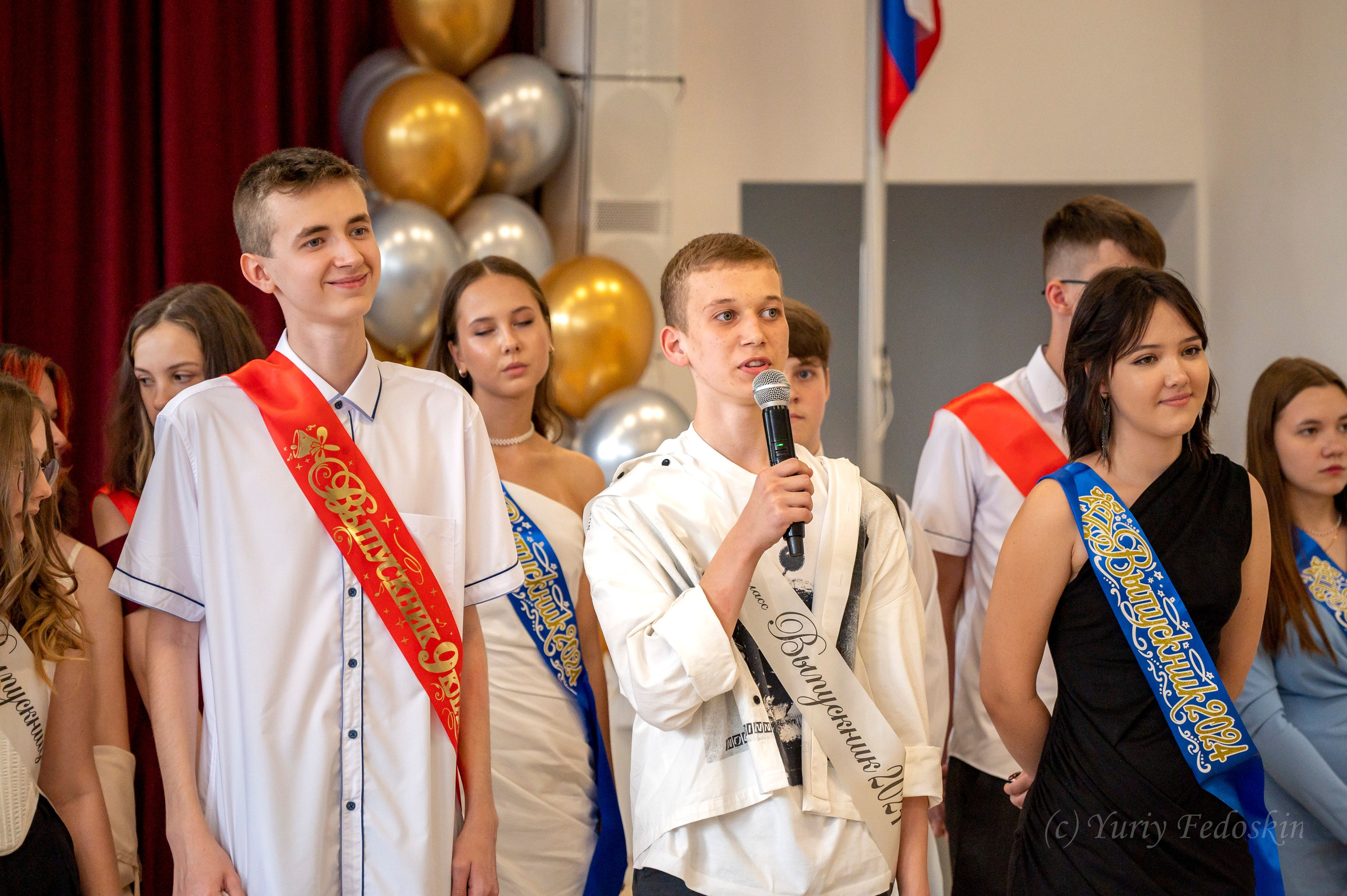 Репортаж о выпускном 9 классов в школе № 7 города Королёва, 26.06.24г. Профессиональный фотограф интерьеров в Москве Юрий Федоскин