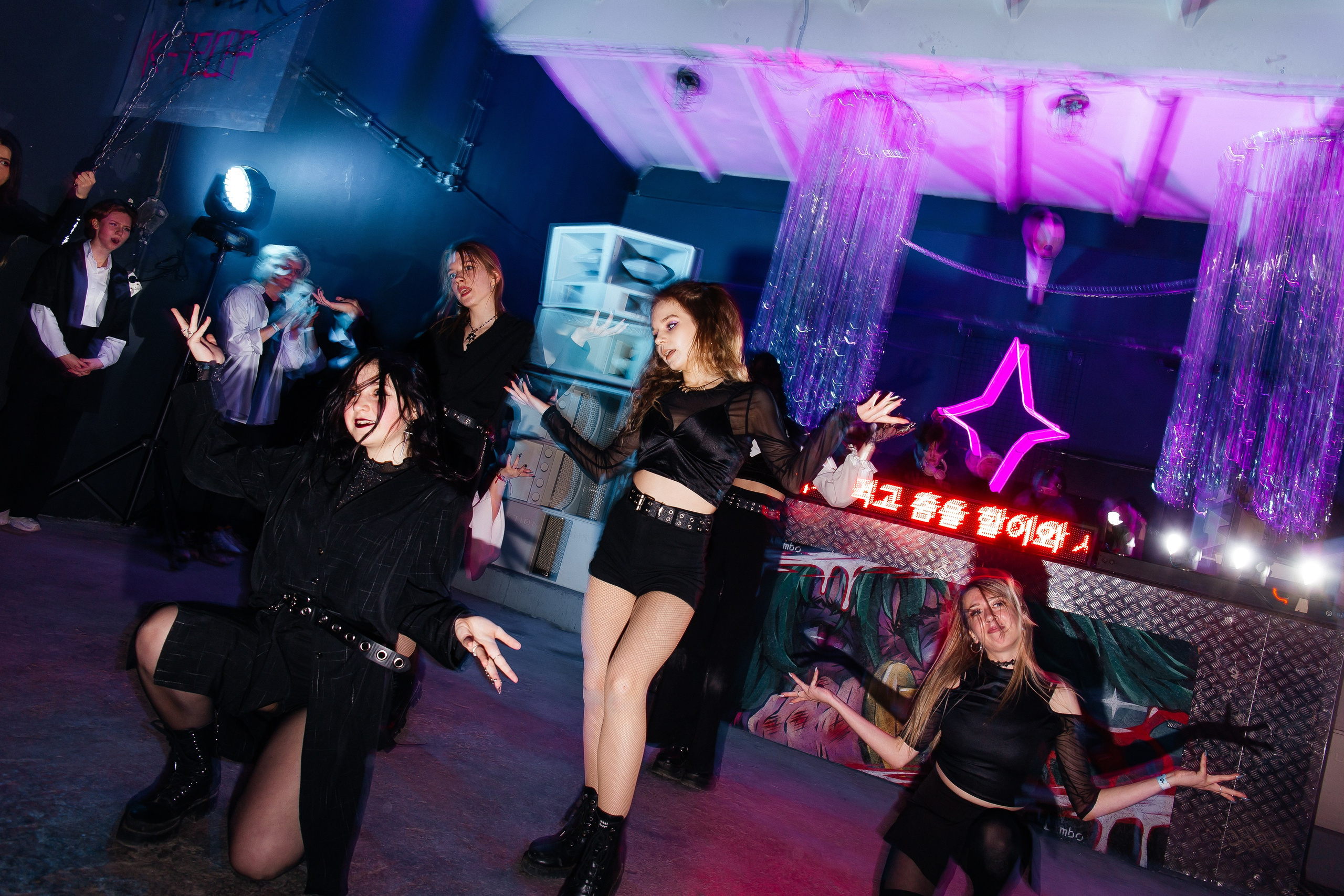 Cyberpunk K-POP Party. Свадебный и портретный фотограф в Новосибирске Любовь Исакова