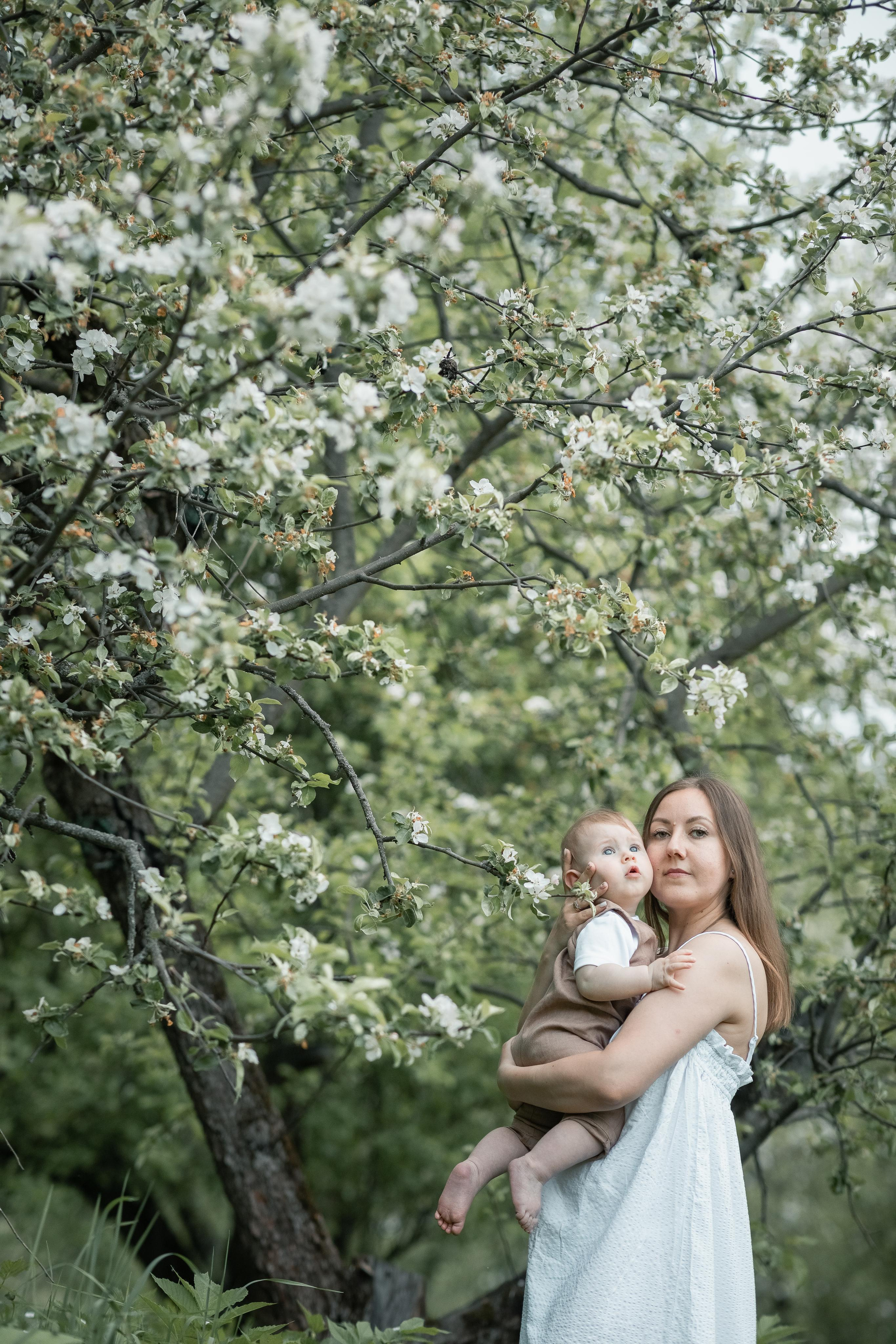 Аня с малышом в Ясной Поляне. Женский семейный фотограф Тула Москва Захарова Анна