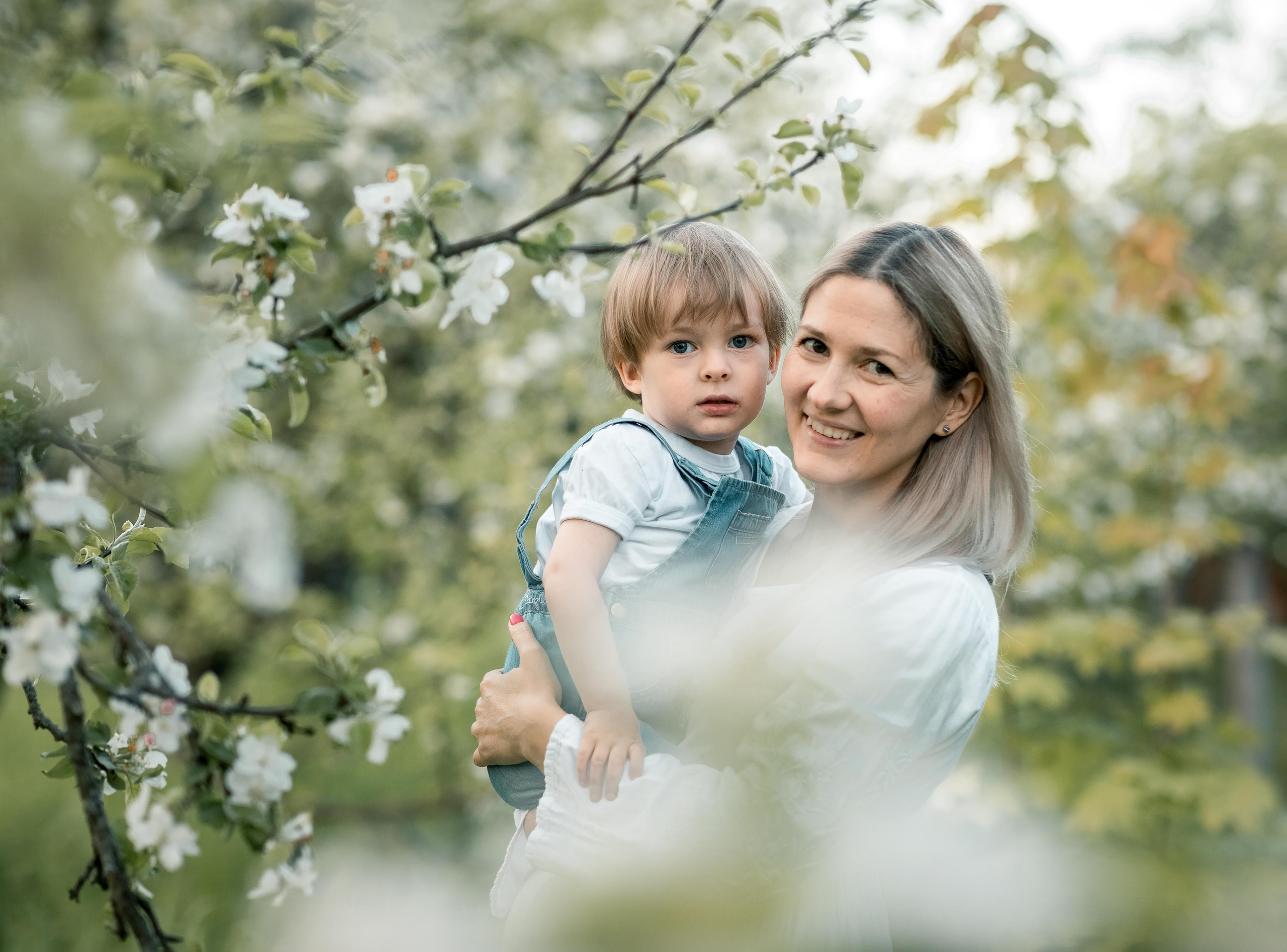 Съемка в цветущих садах. Женский семейный фотограф Тула Москва Захарова Анна