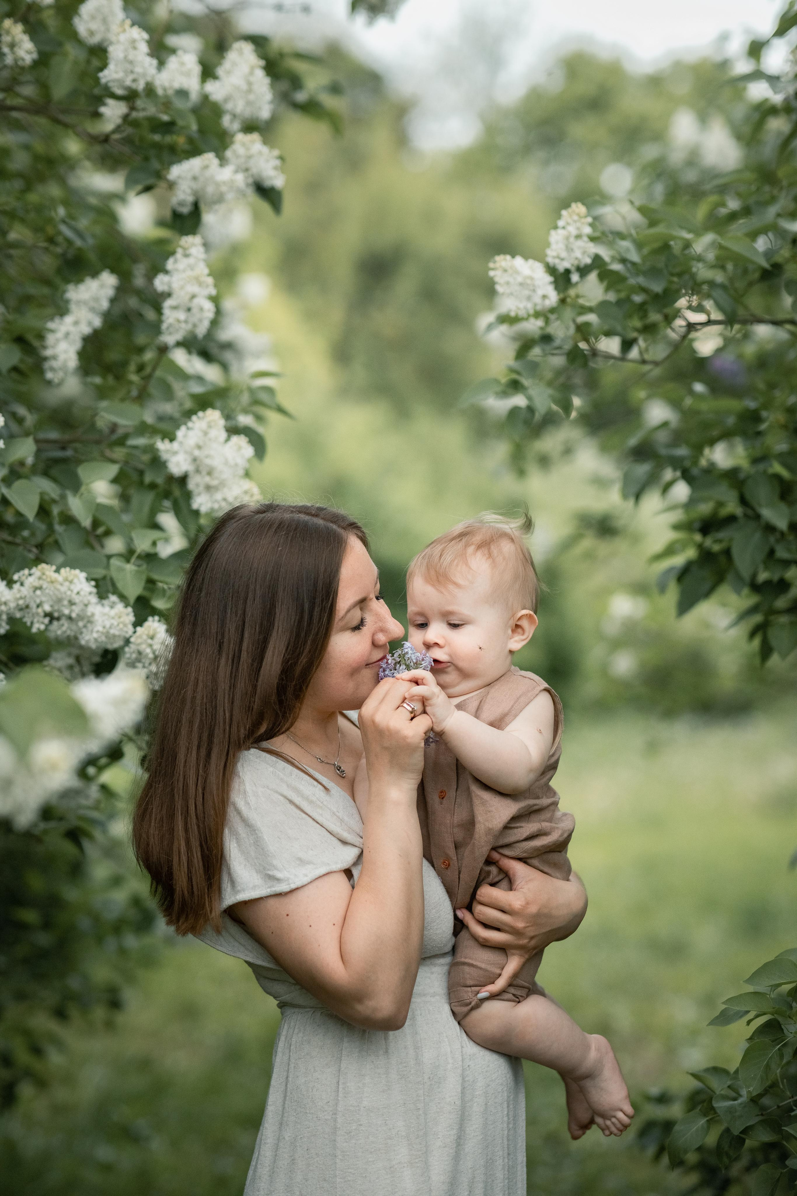 Аня с малышом в Ясной Поляне. Женский семейный фотограф Тула Москва Захарова Анна