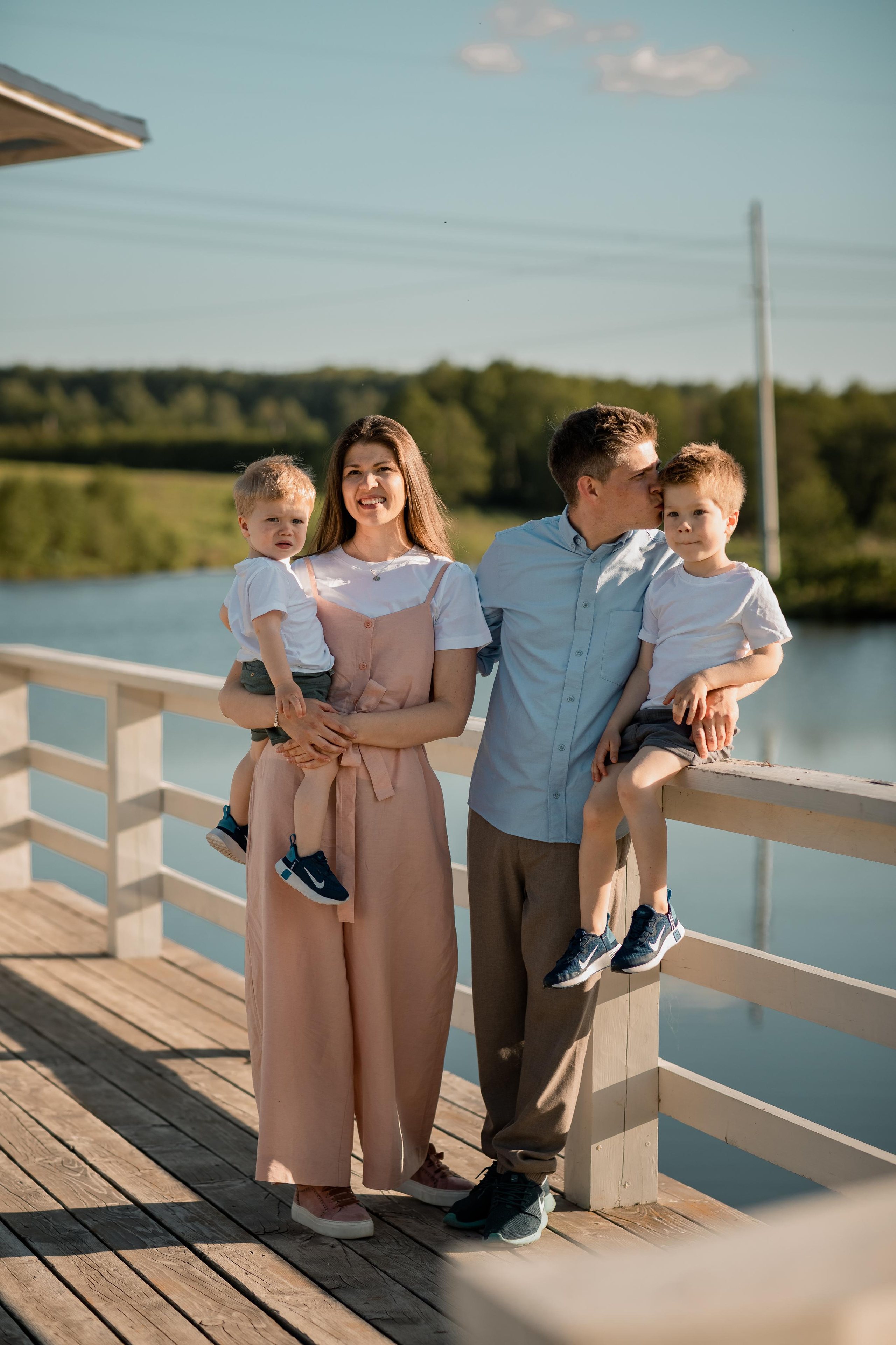 Ирина и Влад с детьми Болотов Дача. Женский семейный фотограф Тула Москва Захарова Анна
