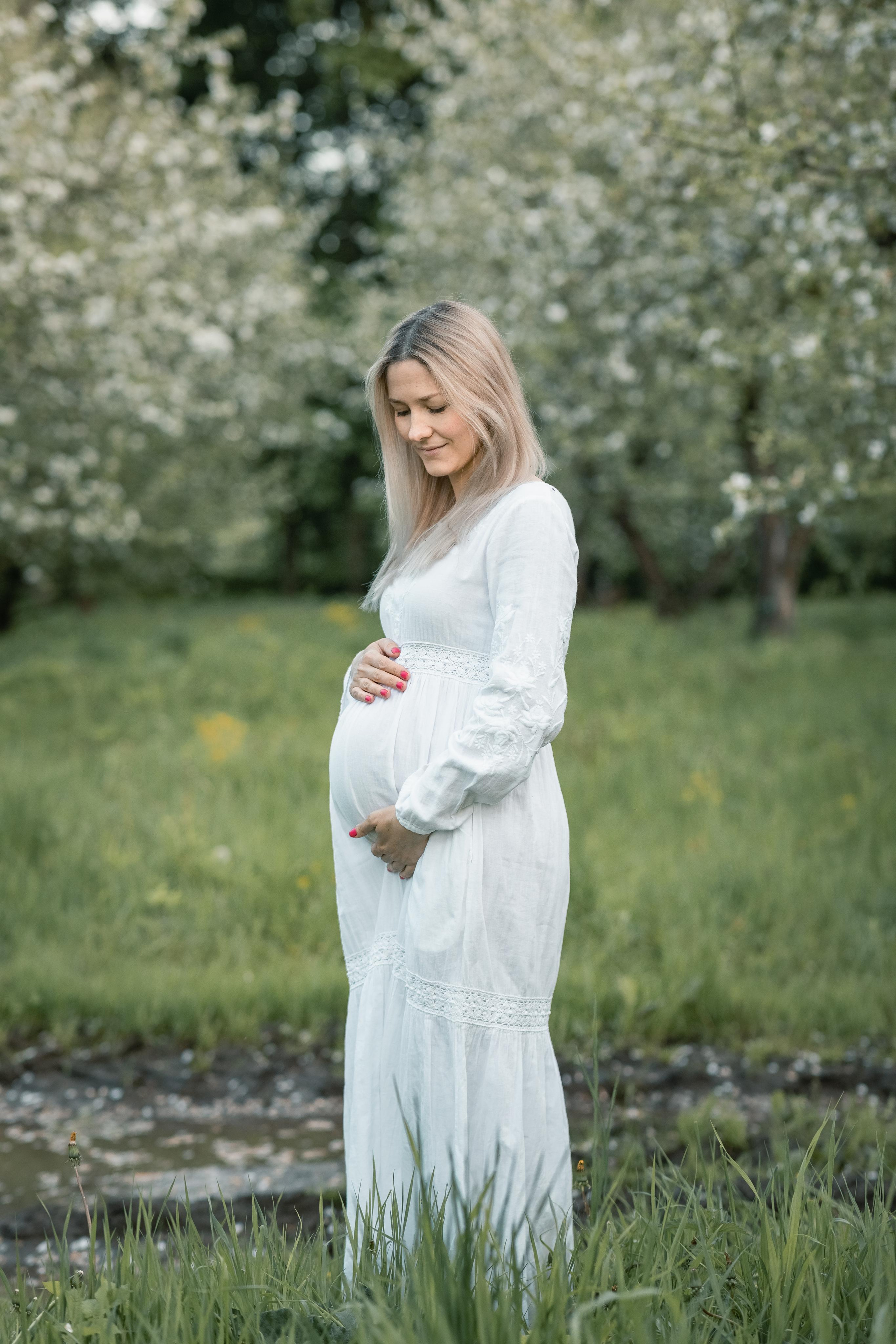 Съемка в цветущих садах. Женский семейный фотограф Тула Москва Захарова Анна