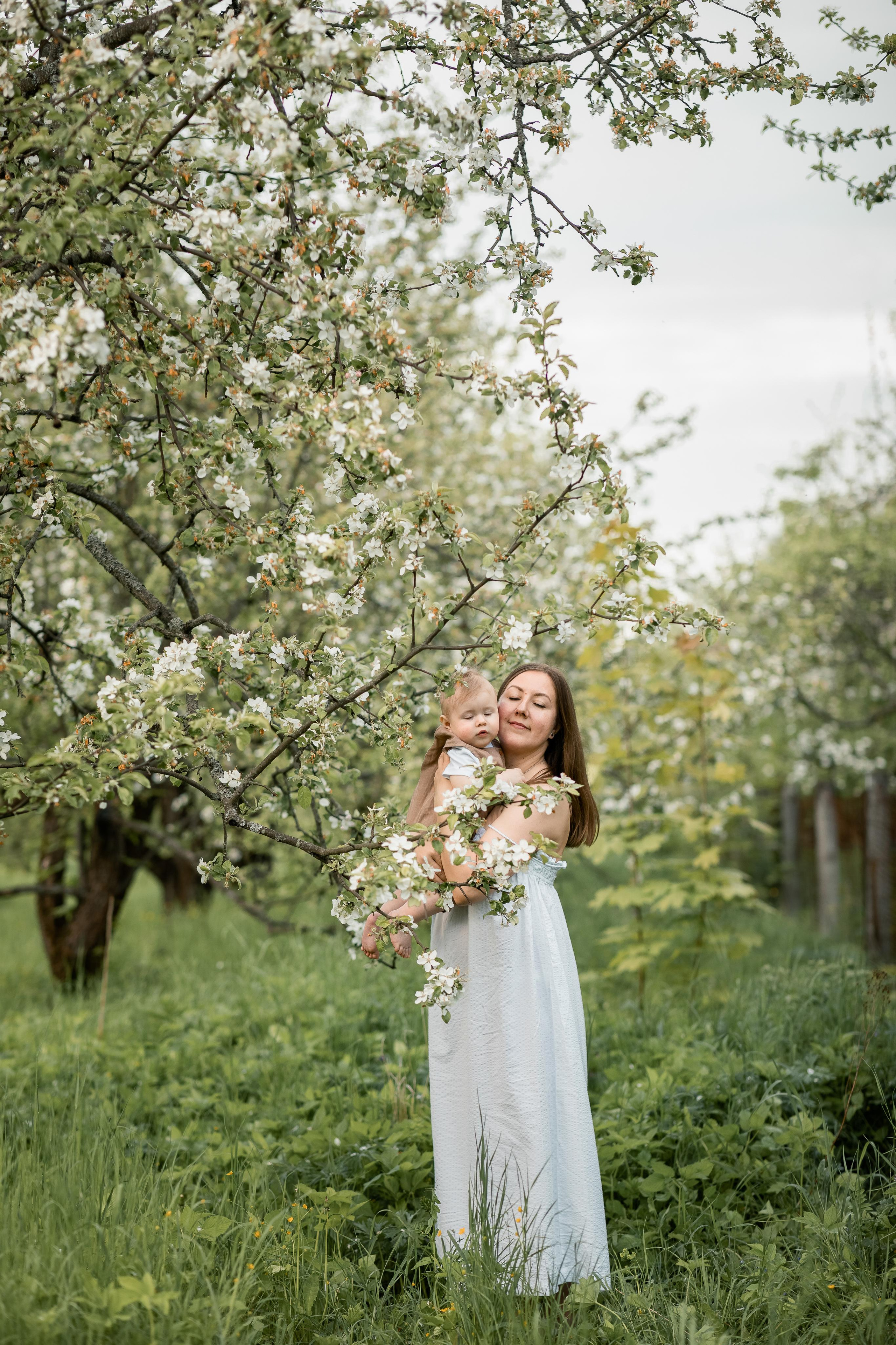 Аня с малышом в Ясной Поляне. Женский семейный фотограф Тула Москва Захарова Анна