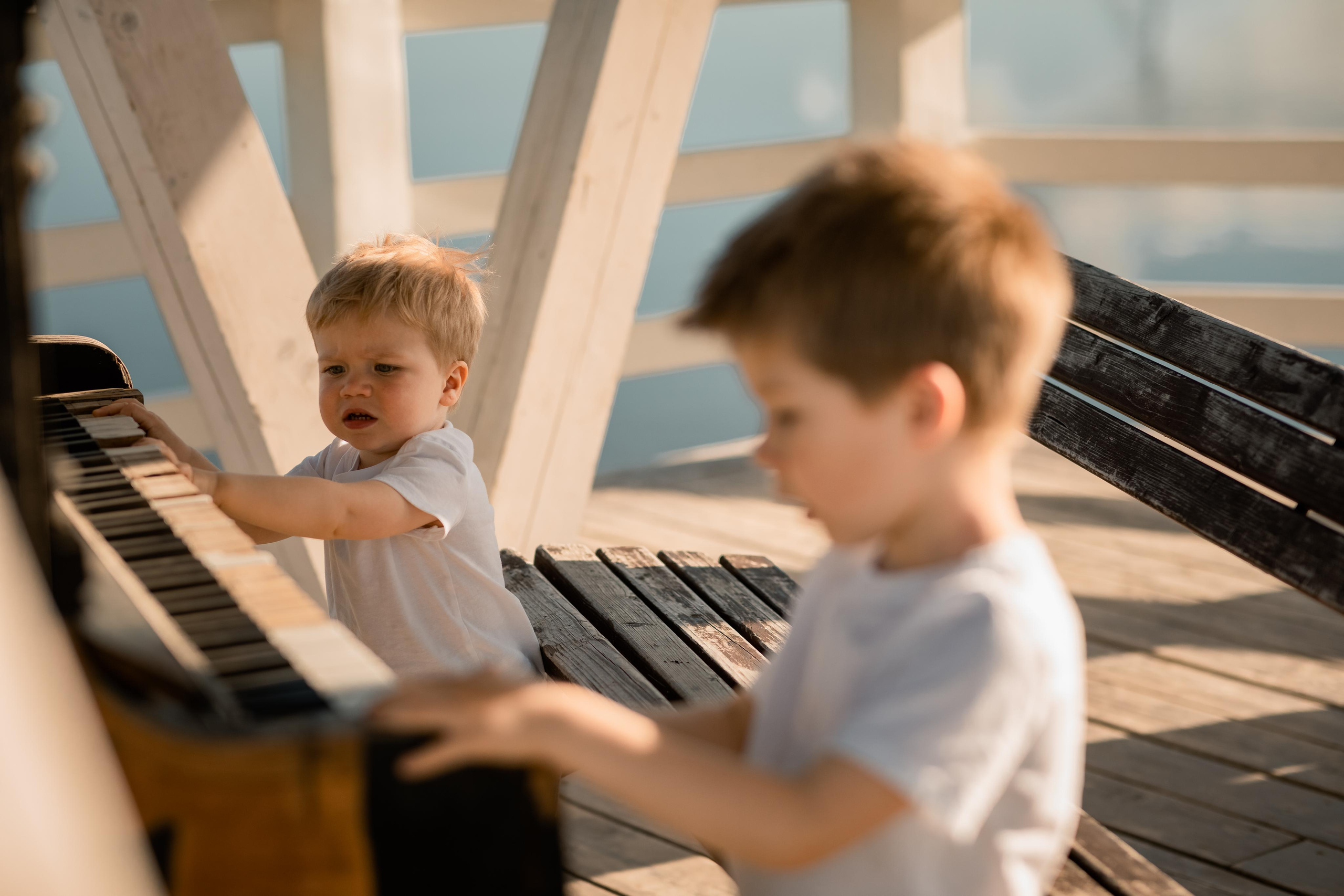 Ирина и Влад с детьми Болотов Дача. Женский семейный фотограф Тула Москва Захарова Анна