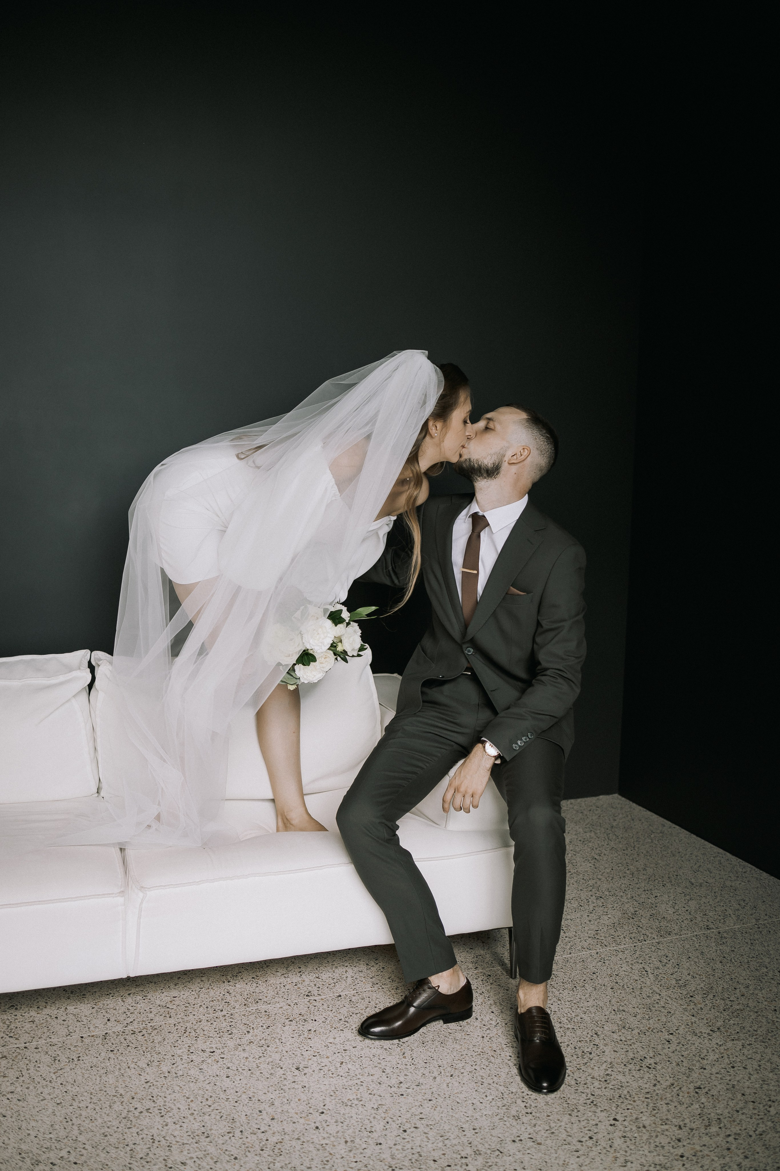 Свадебная прогулка. Эвелина и Дмитрий. Свадебная фотография. Арина Рубах