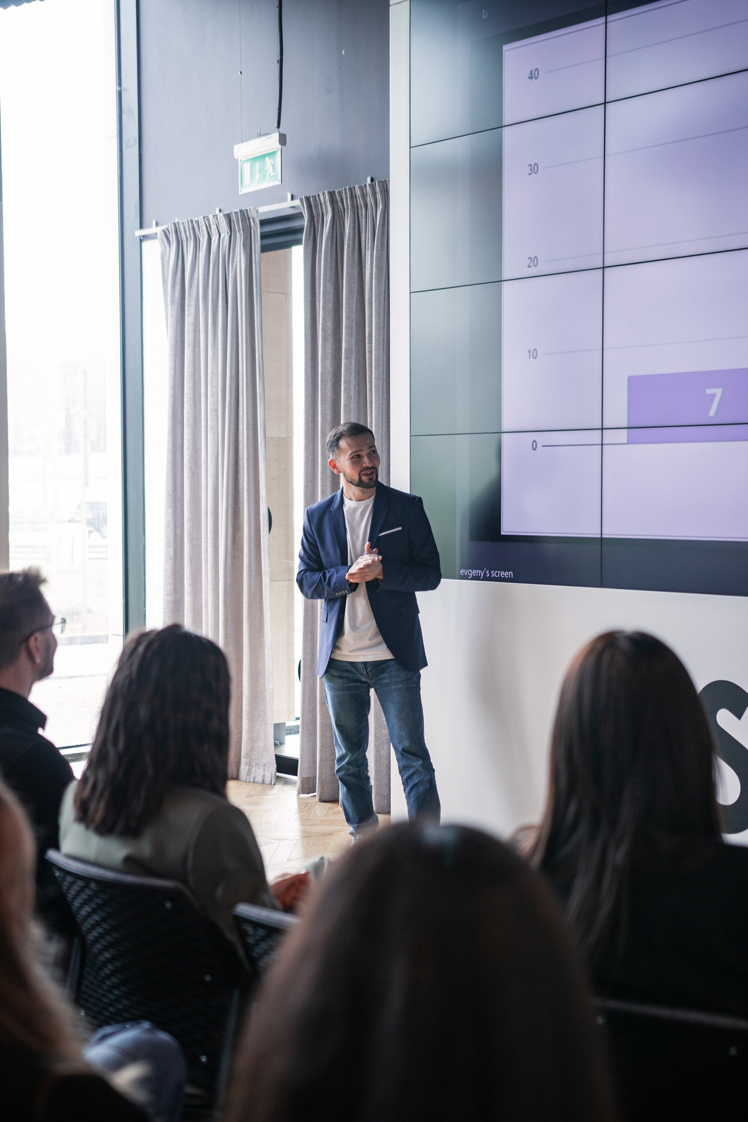 Планерка компании недвижимости. Фотограф Москва — личные фотосессии, лавстори в студии