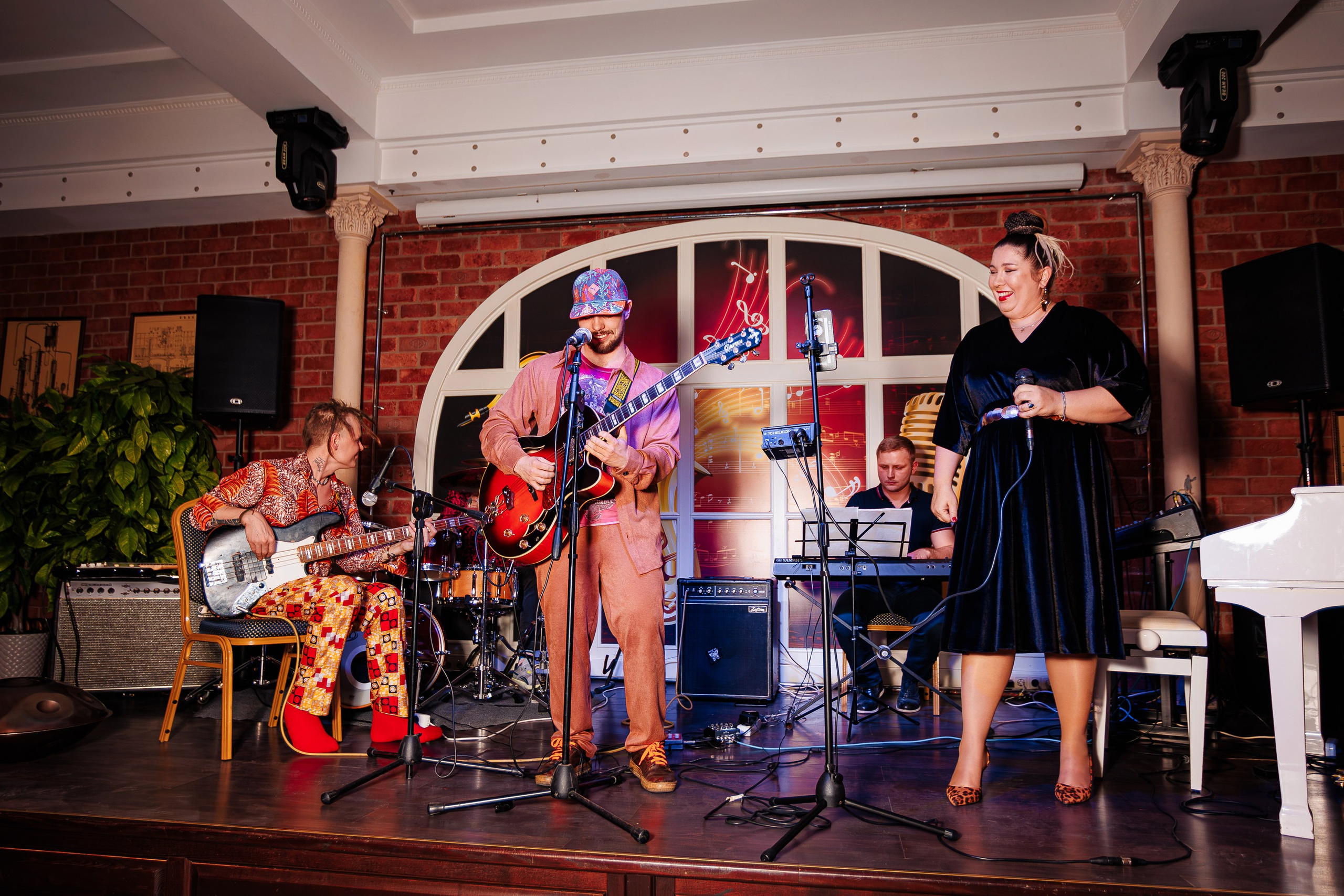 Джаз клуб «Скажите Jazz» Герман Мамаев, бэнд DC Quartet и специальный гость Анна Шакель_Фабрикантъ_Симферополь_26.01.2025. Аминов Руслан | Фотограф