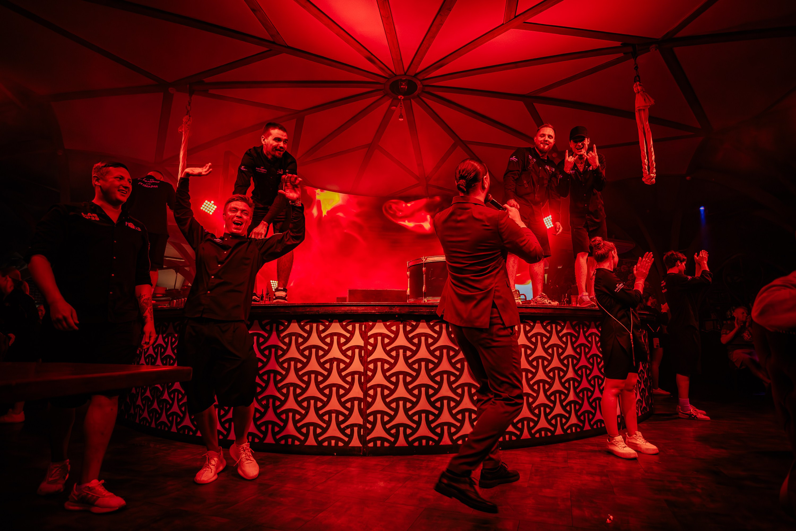 PTIZZA SHOW. Gold & Black in Ptizza Bar_Ялта_6.07.2025. Аминов Руслан | Фотограф