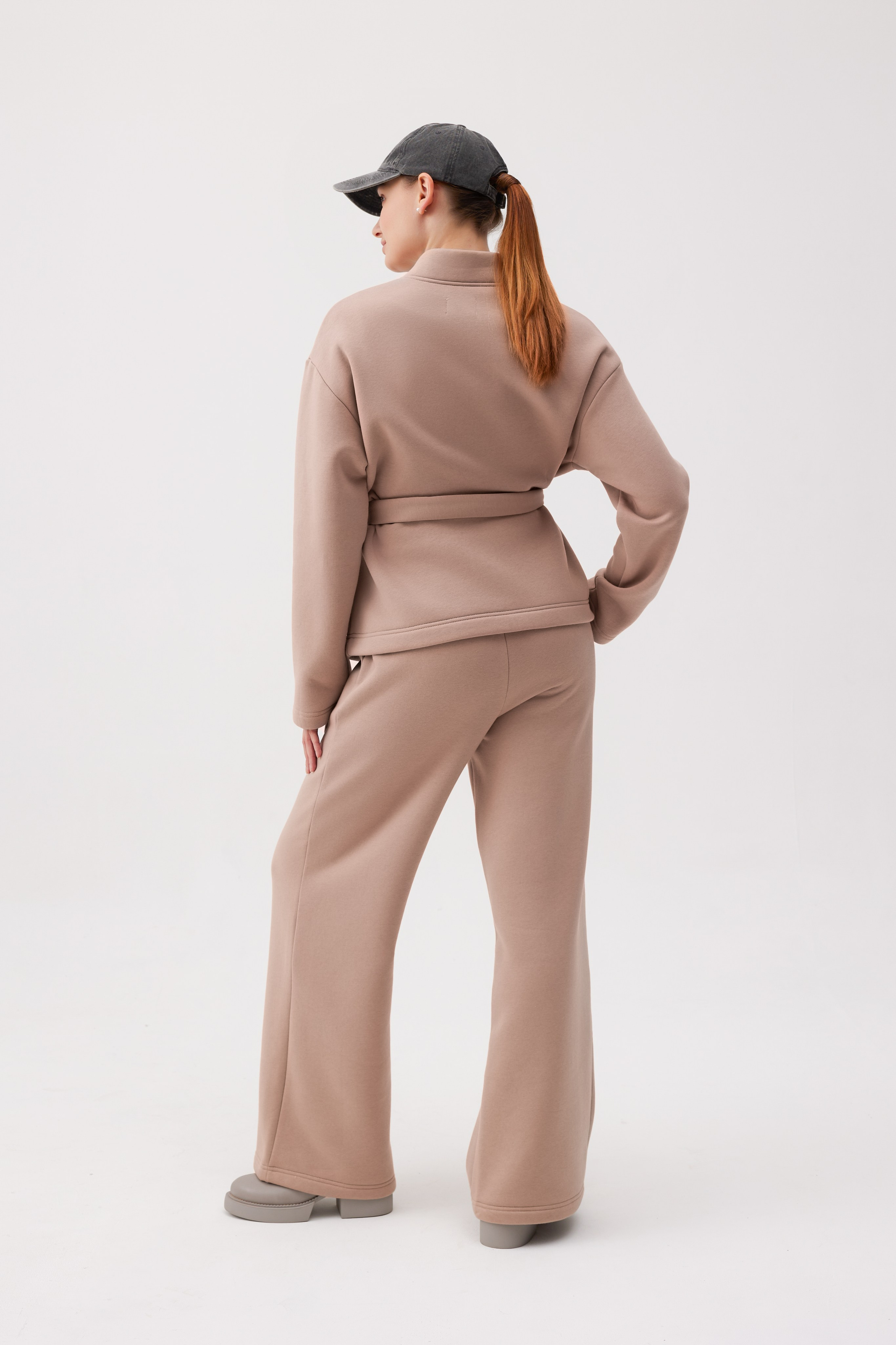 Фотограф в Москве Калагина Светлана - съемка каталога женского костюма в профессиональной студии на циклораме для Ozon, Wildberries