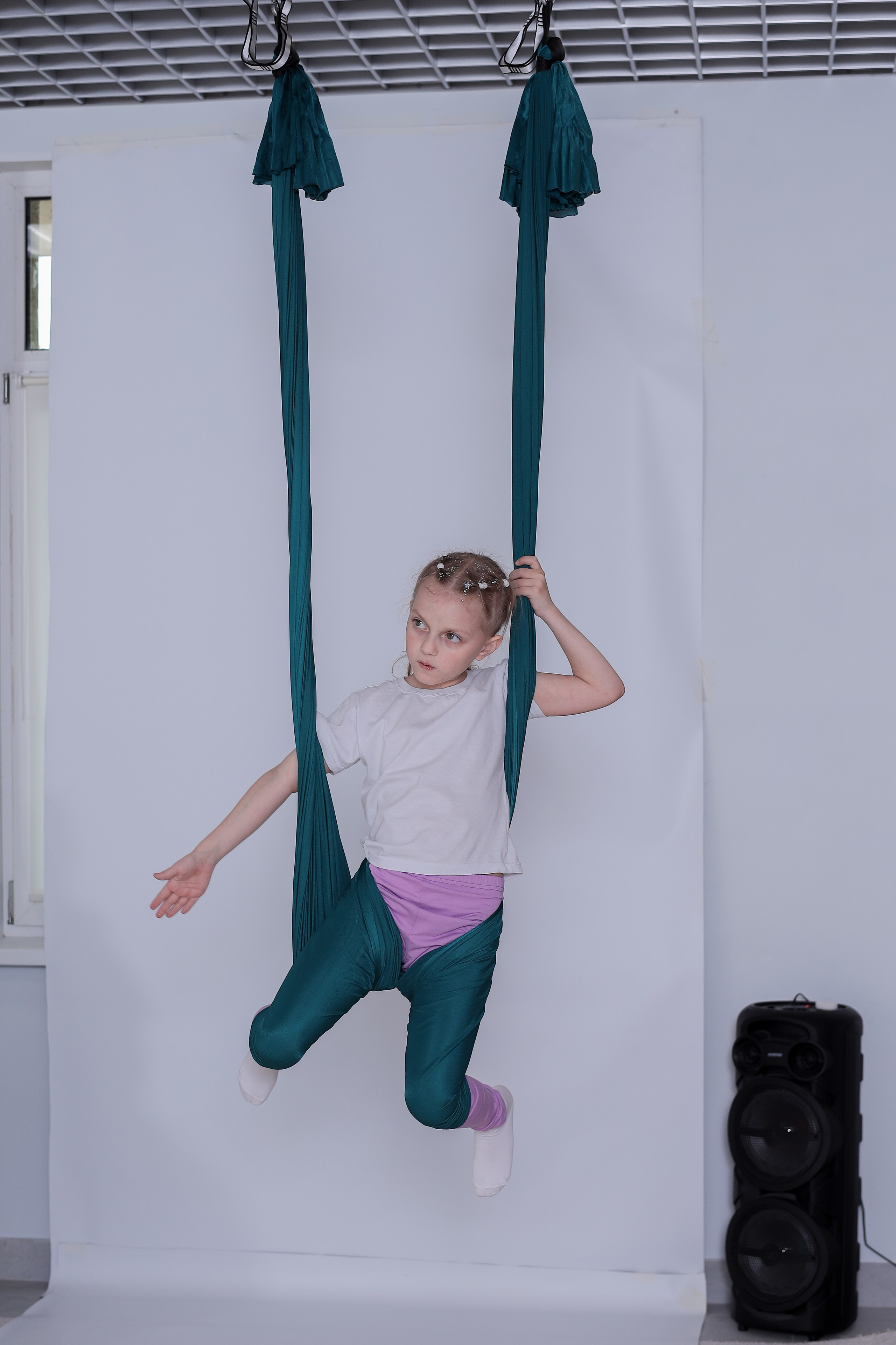 Детская аэройога. Фотограф Надршина Лилия