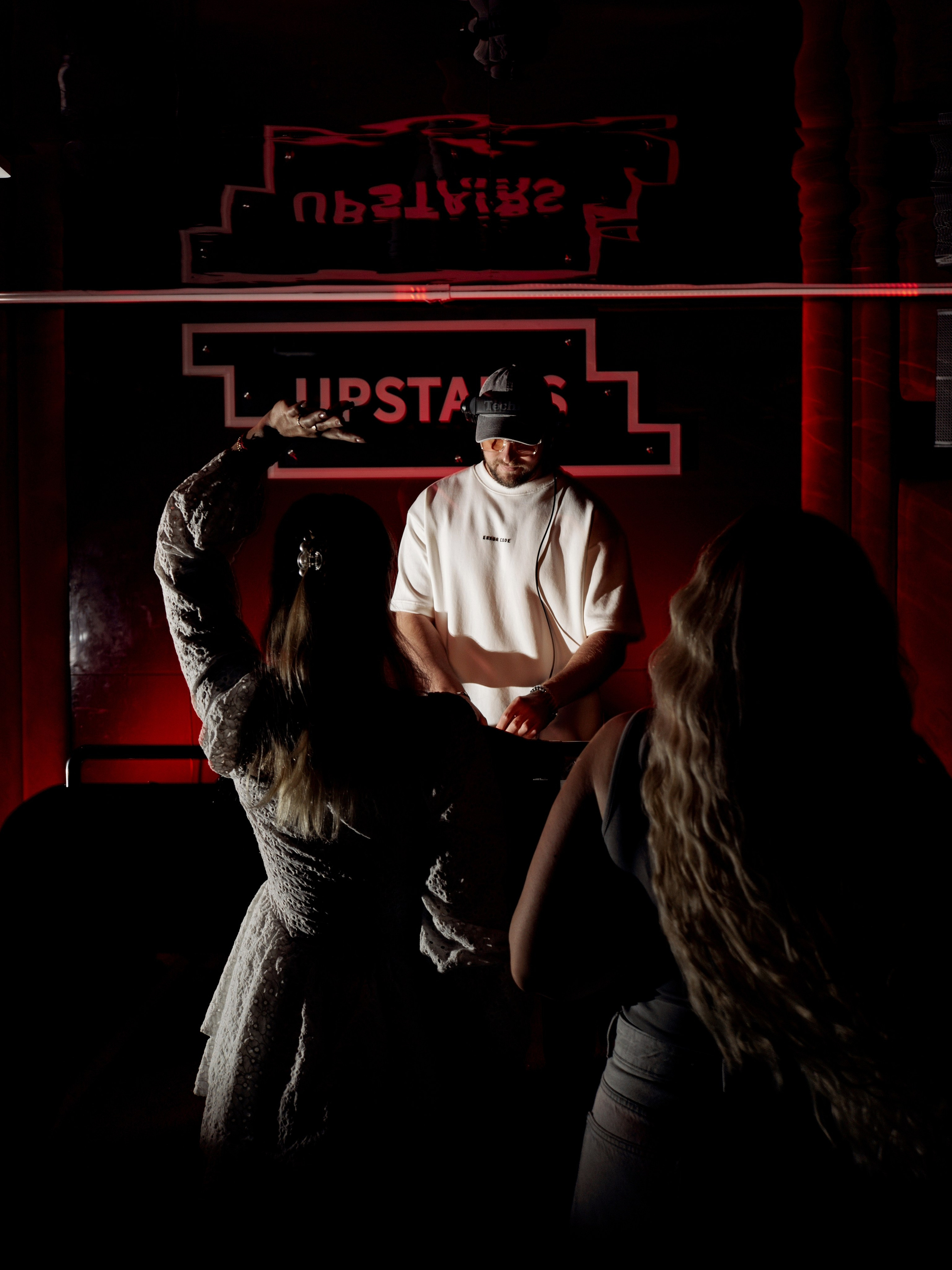 CLUB. NOIZOMAX Художественный фотограф в Дубай