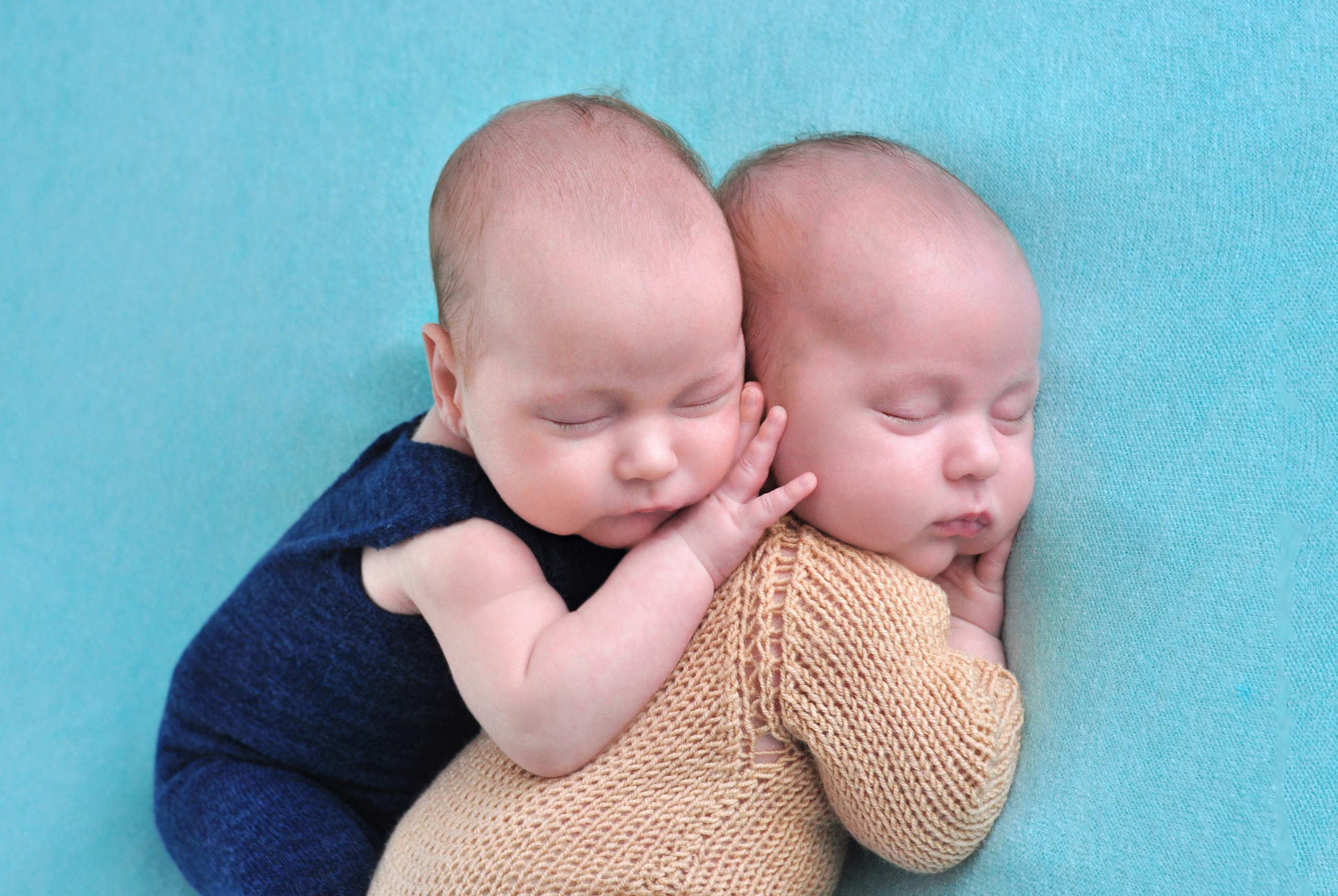 Близнецы. Newborn42.ru Фотограф новорожденных  г. Кемерово Агафонова Жанна