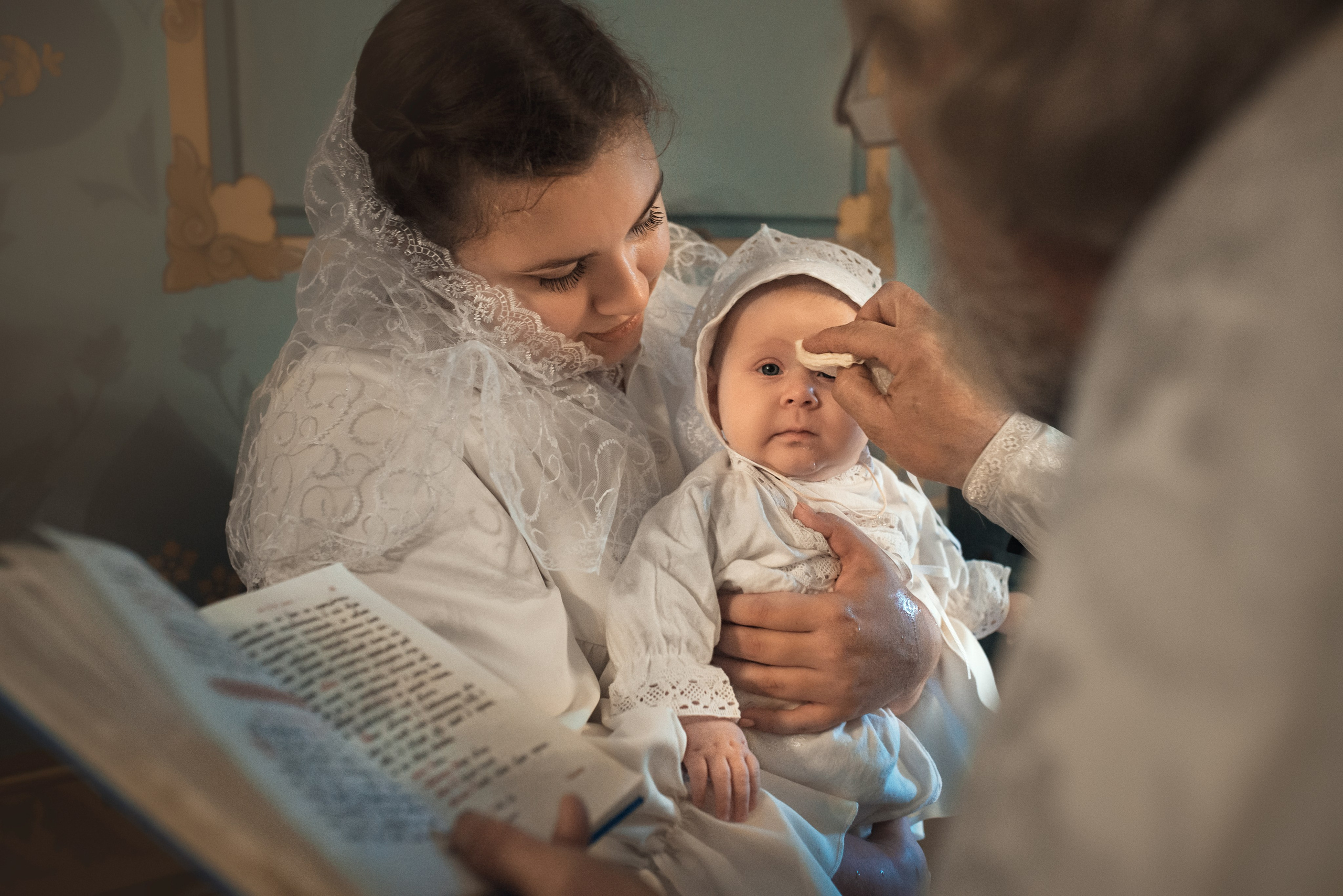 помазание миром ребенка это таинство церкви в саратове