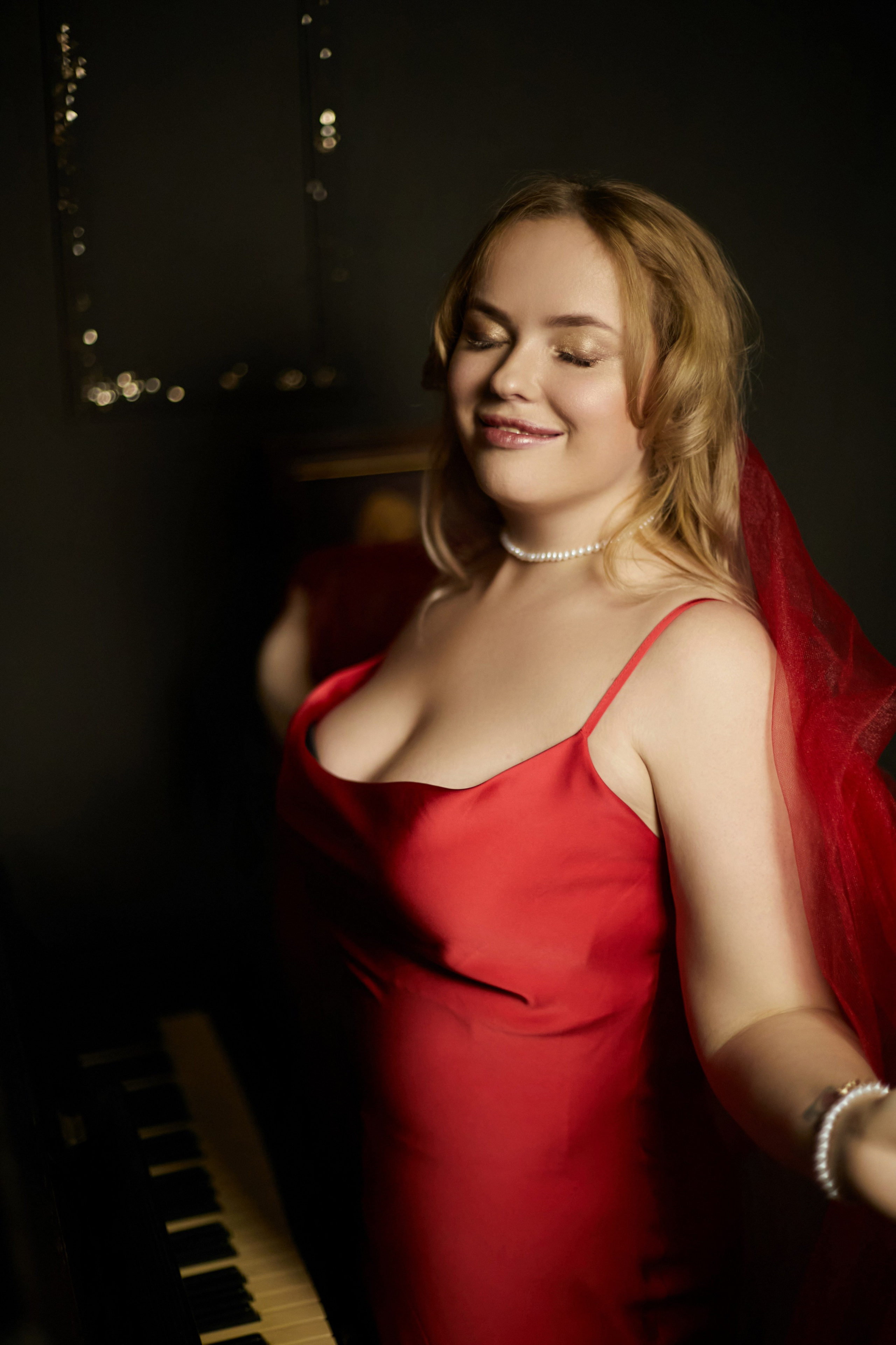 «Красное платье, темный шоколад». Свадебный и креативный фотограф в ЮФО и МСК