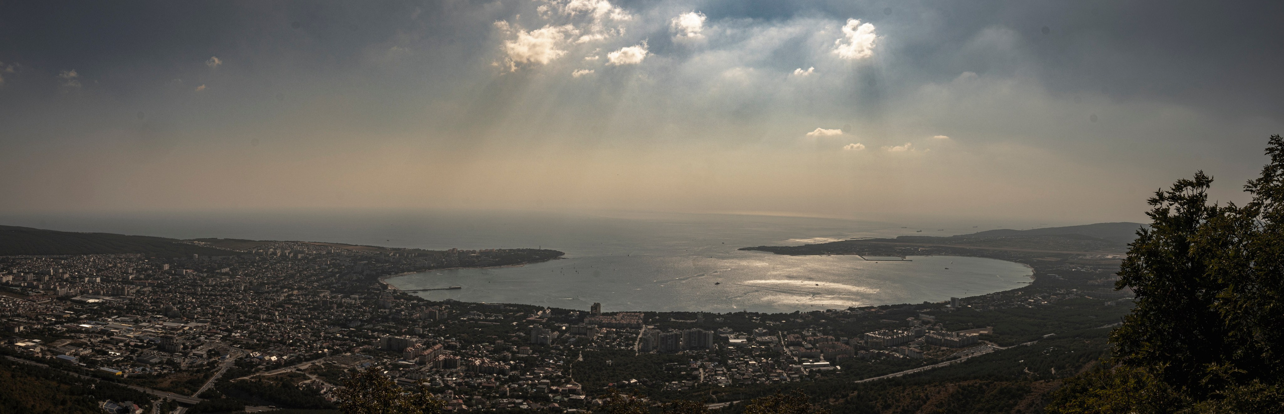 Геленджик. Август 2023. Фотограф Роман Адлер