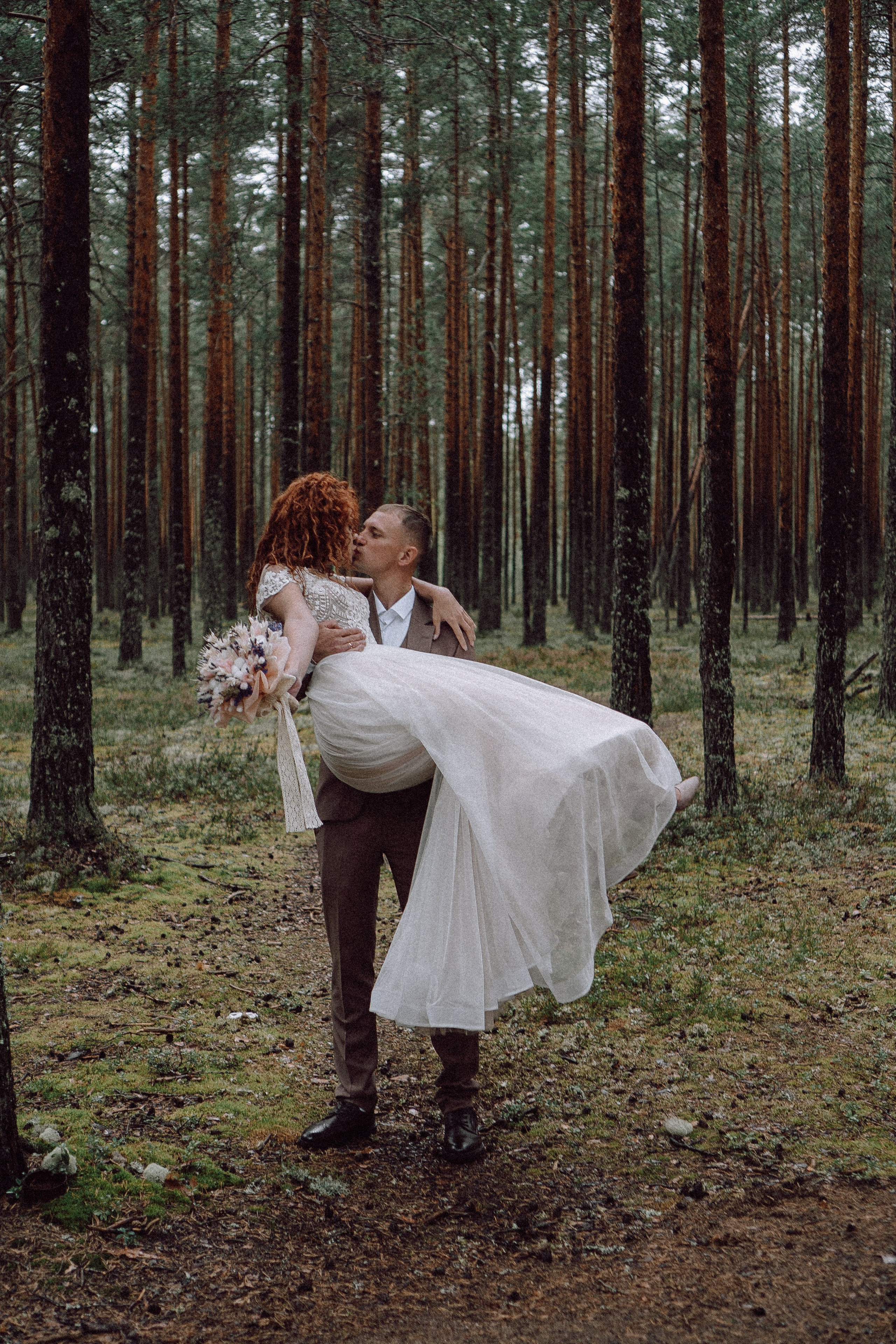 СВАДЕБНАЯ ФОТОСЕССИИЯ ПАРЫ В ГОРОДЕ ПРИОЗЕРСК В СОСНОВОМ ЛЕСУ И С ПИКАПОМ. Профессиональный фотограф, Санкт-Петербург — Виктория Богомолова