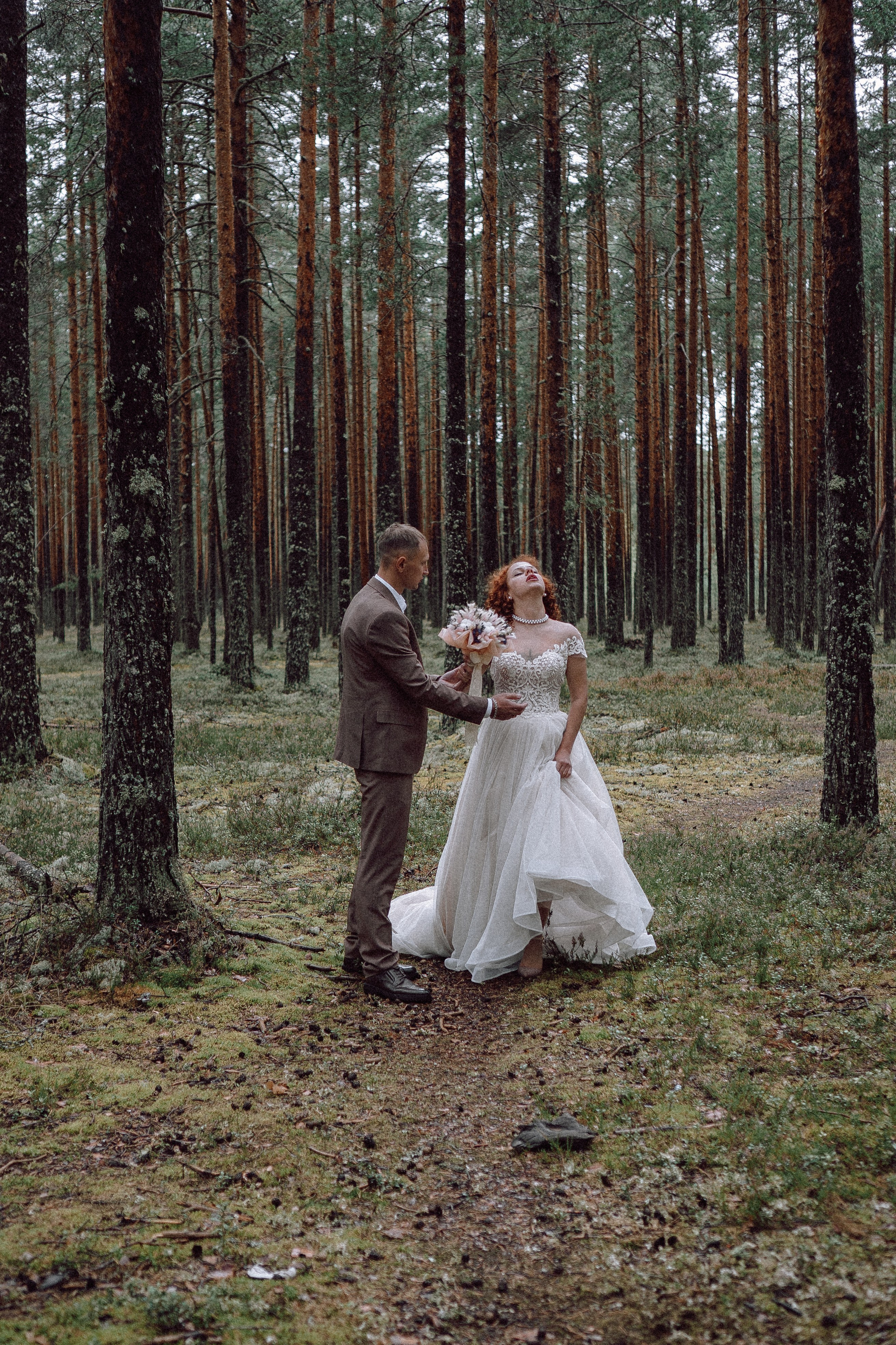 СВАДЕБНАЯ ФОТОСЕССИИЯ ПАРЫ В ГОРОДЕ ПРИОЗЕРСК В СОСНОВОМ ЛЕСУ И С ПИКАПОМ. Профессиональный фотограф, Санкт-Петербург — Виктория Богомолова