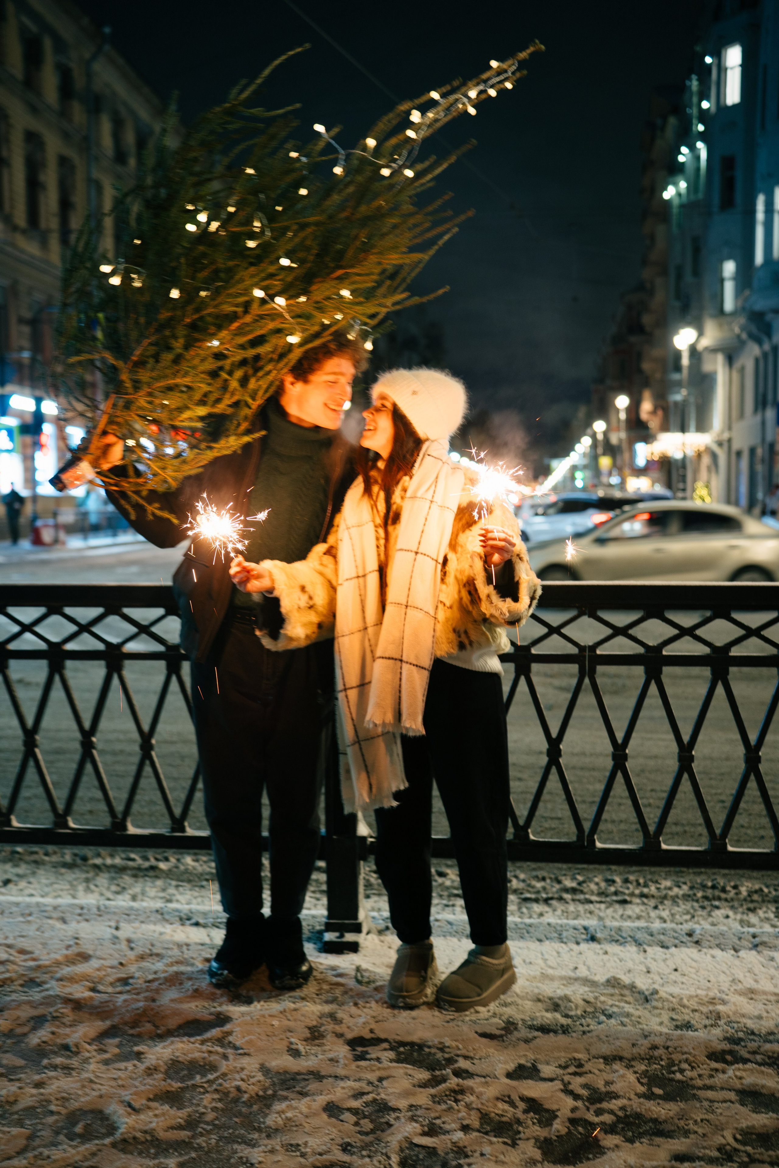 НОВОГОДНЯЯ ПРОГУЛКА ПАРЫ ПО ЧЕРНЫШЕВСКОЙ ПЕРЕД НОВЫМ ГОДОМ. Профессиональный фотограф, Санкт-Петербург — Виктория Богомолова
