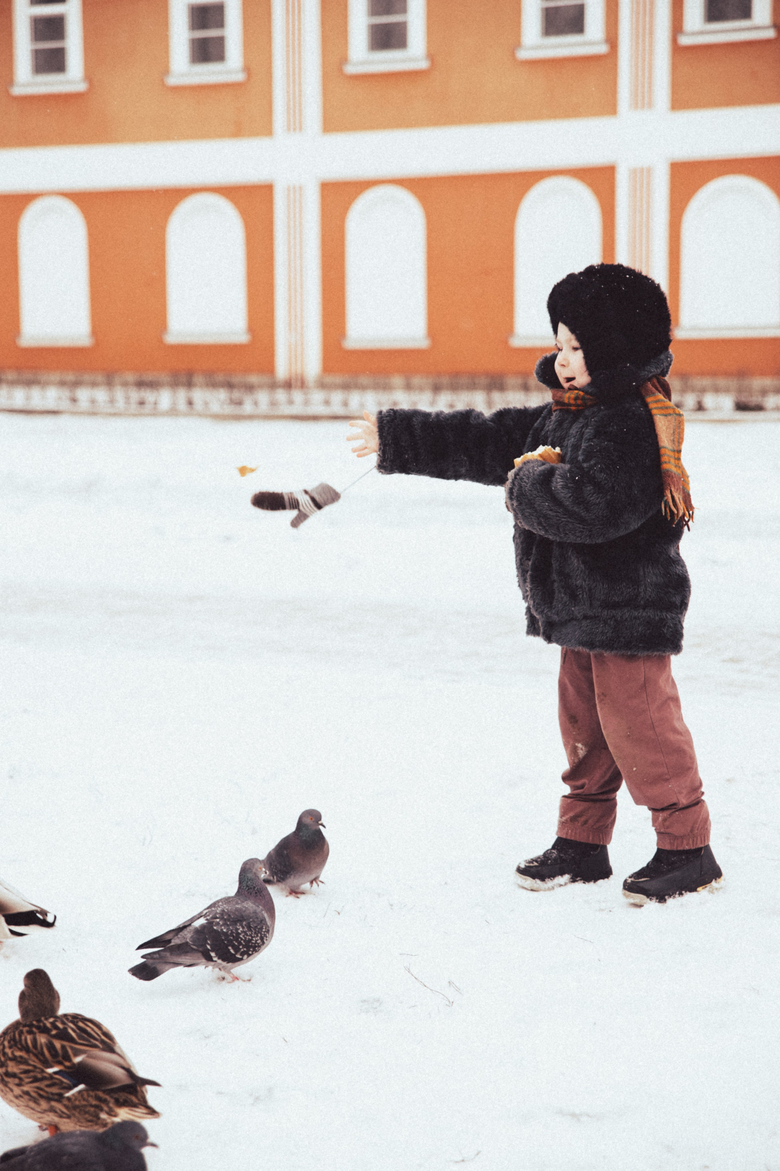 Прогулка в родительской шубке. Елена Котлярова фотограф г. Сергиев Посад