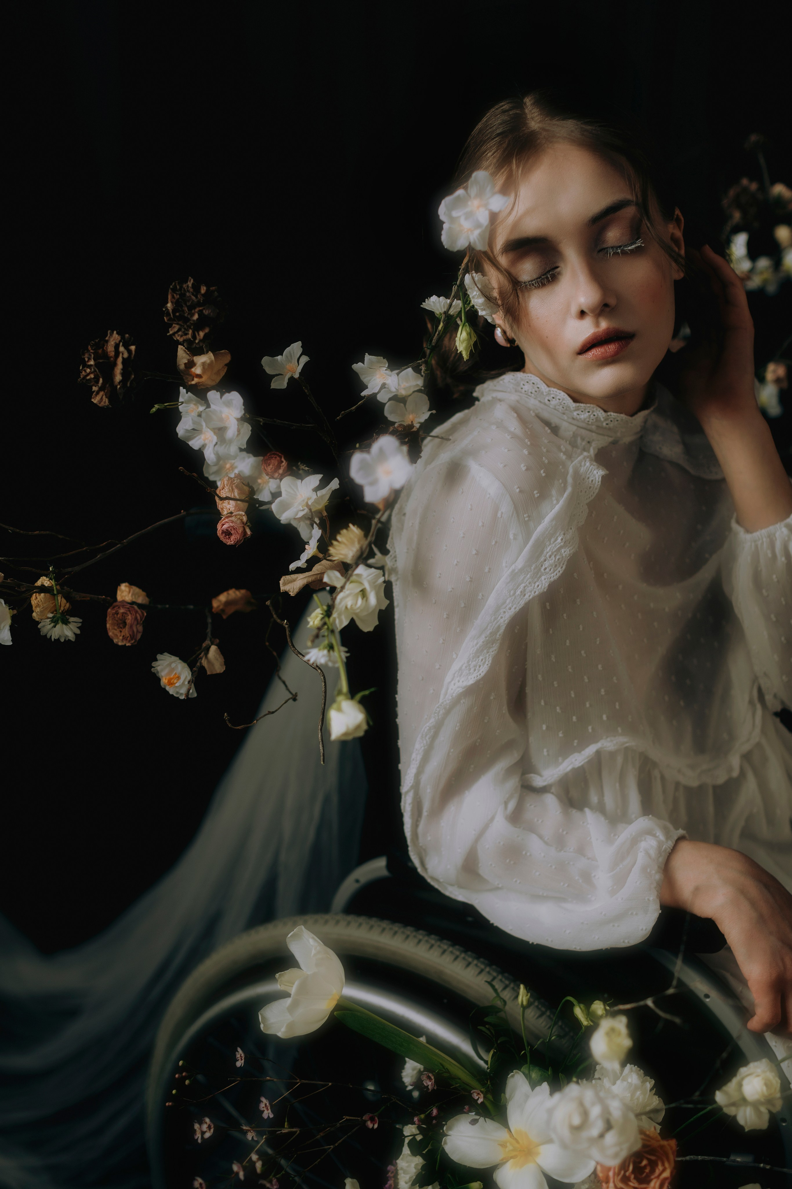 Цветение из темноты. Портретный фотограф Уфа Москва Санкт-Петербург Lulu Weightless