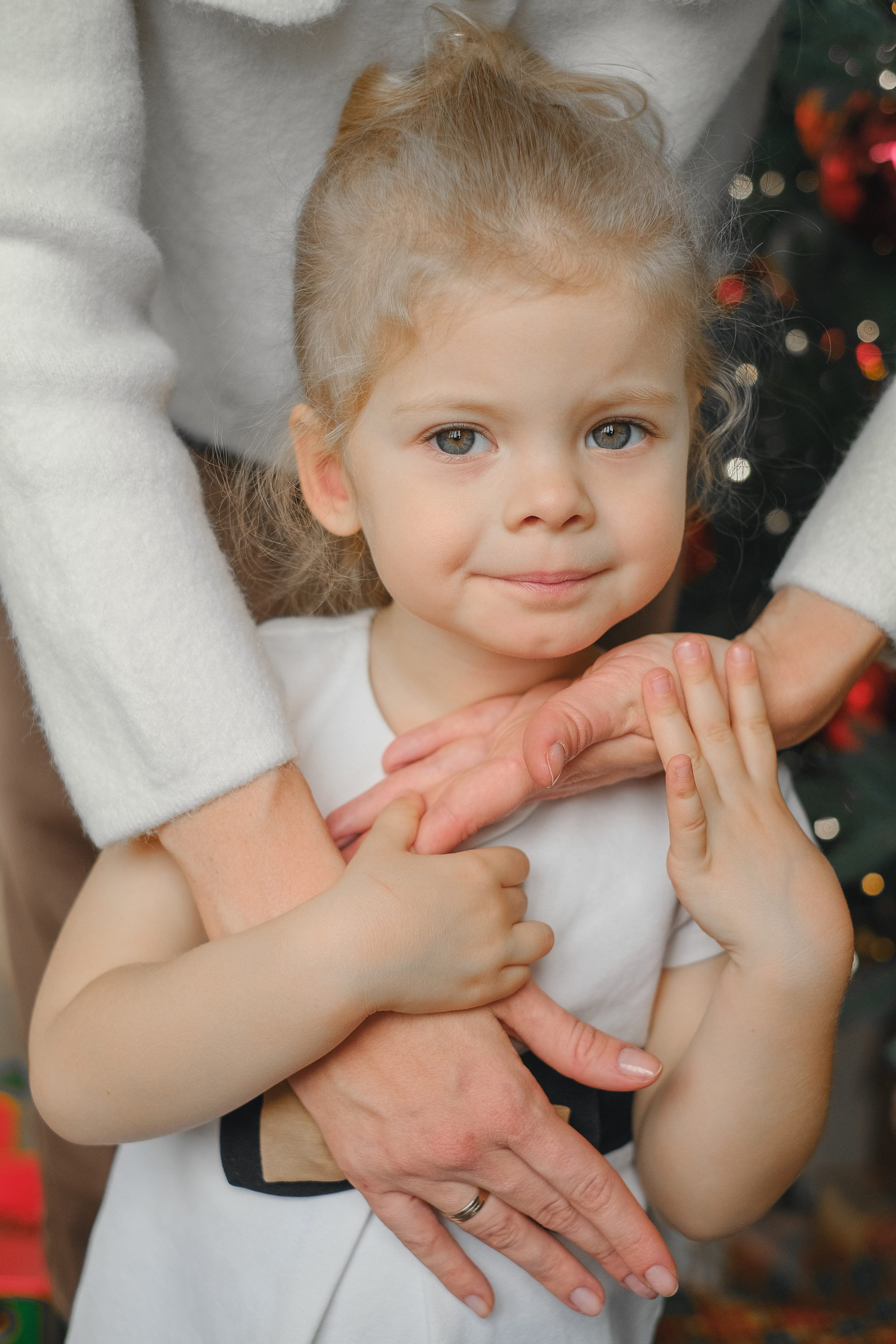 Новогодняя фотосессия, дочь и мама, любимые кадры, красота. Профессиональная фотосъемка в Крыму. Натуральные эмоции и живые кадры. Забронируйте дату прямо сейчас!