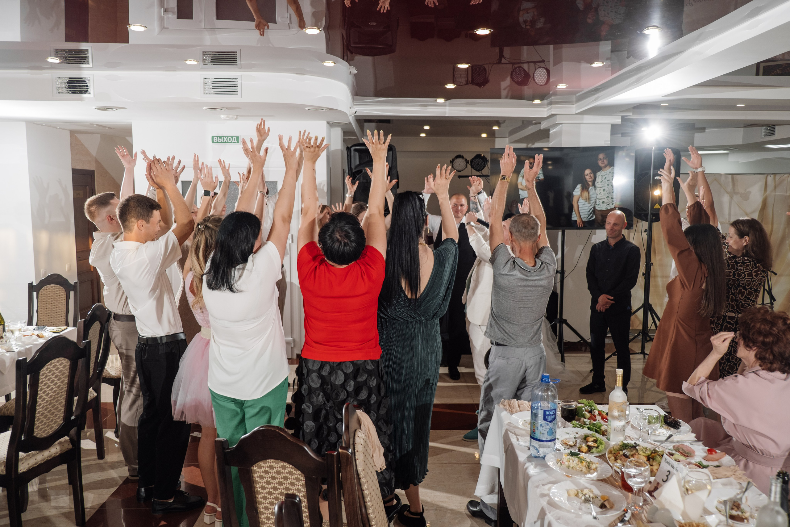 Свадебный ретопртаж. Профессиональная фотосъемка в Крыму. Натуральные эмоции и живые кадры. Забронируйте дату прямо сейчас!