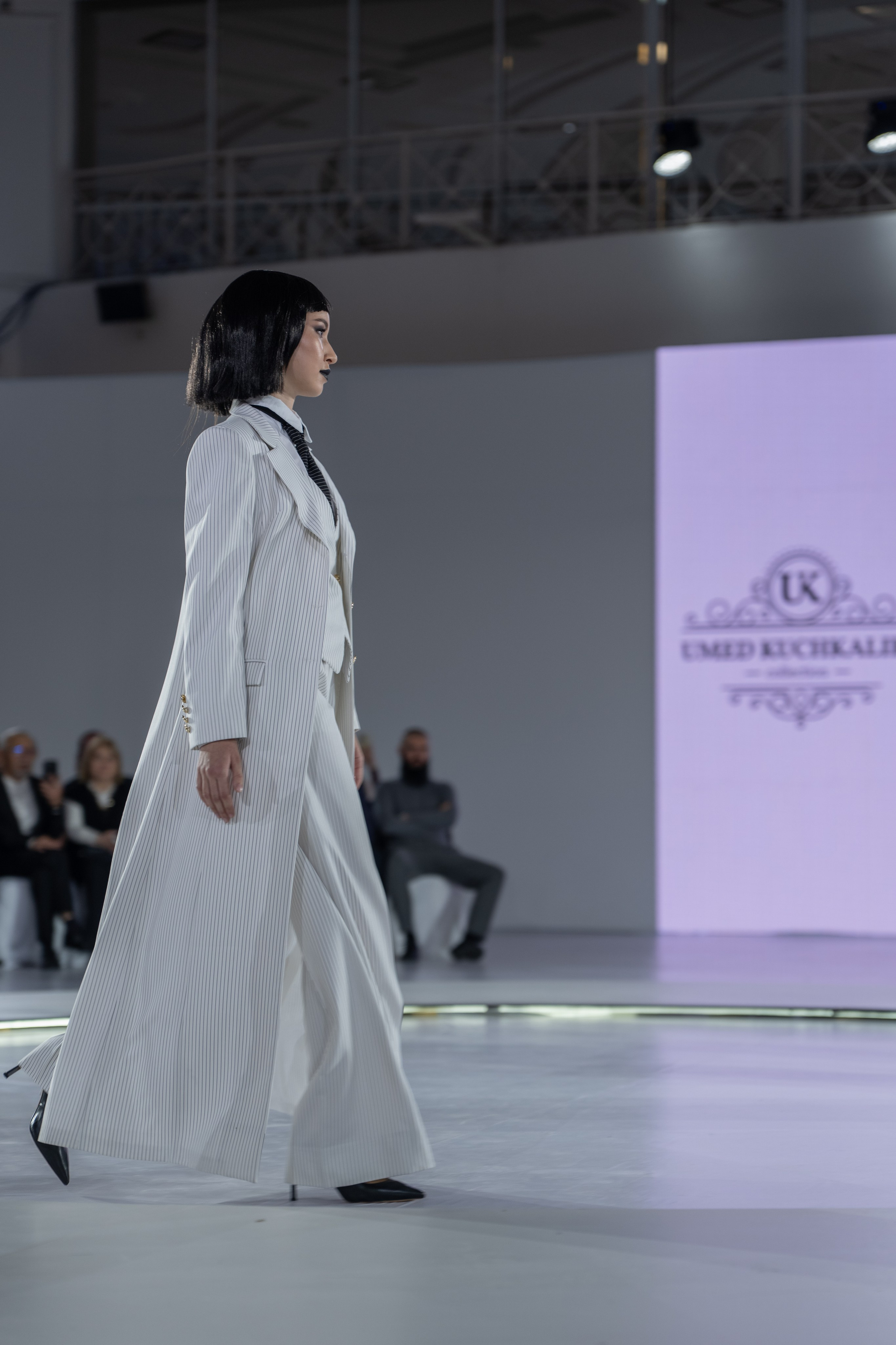 Дизайнер Umed Kuchkaliev. Сайт Алматинского НЮ АРТ, будуар и фэшн фотографа Дениса Карпенко