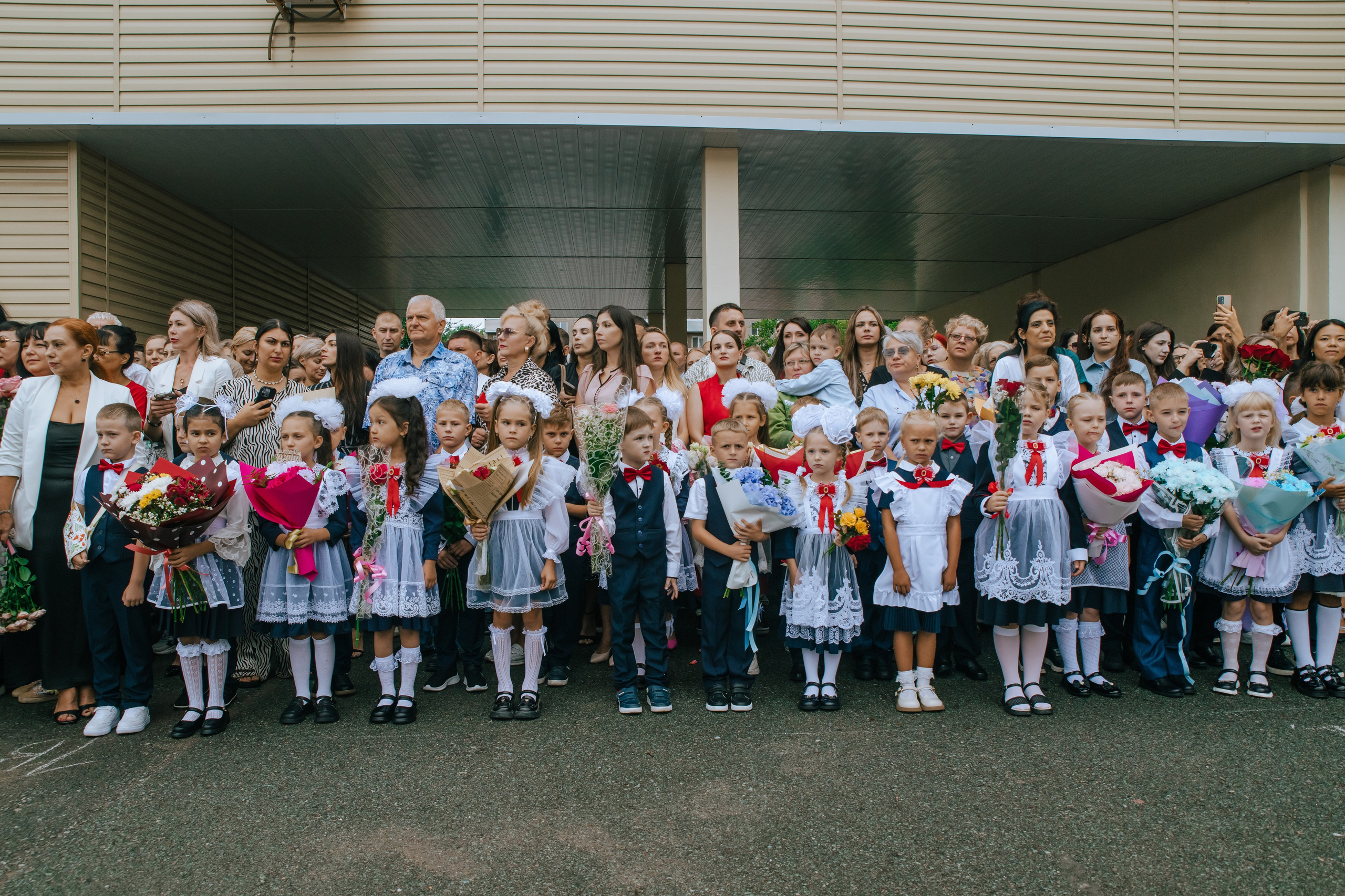 1в — школа 11 — 2025. Фотограф Ярмишко Дарья. Выпускные фотокниги