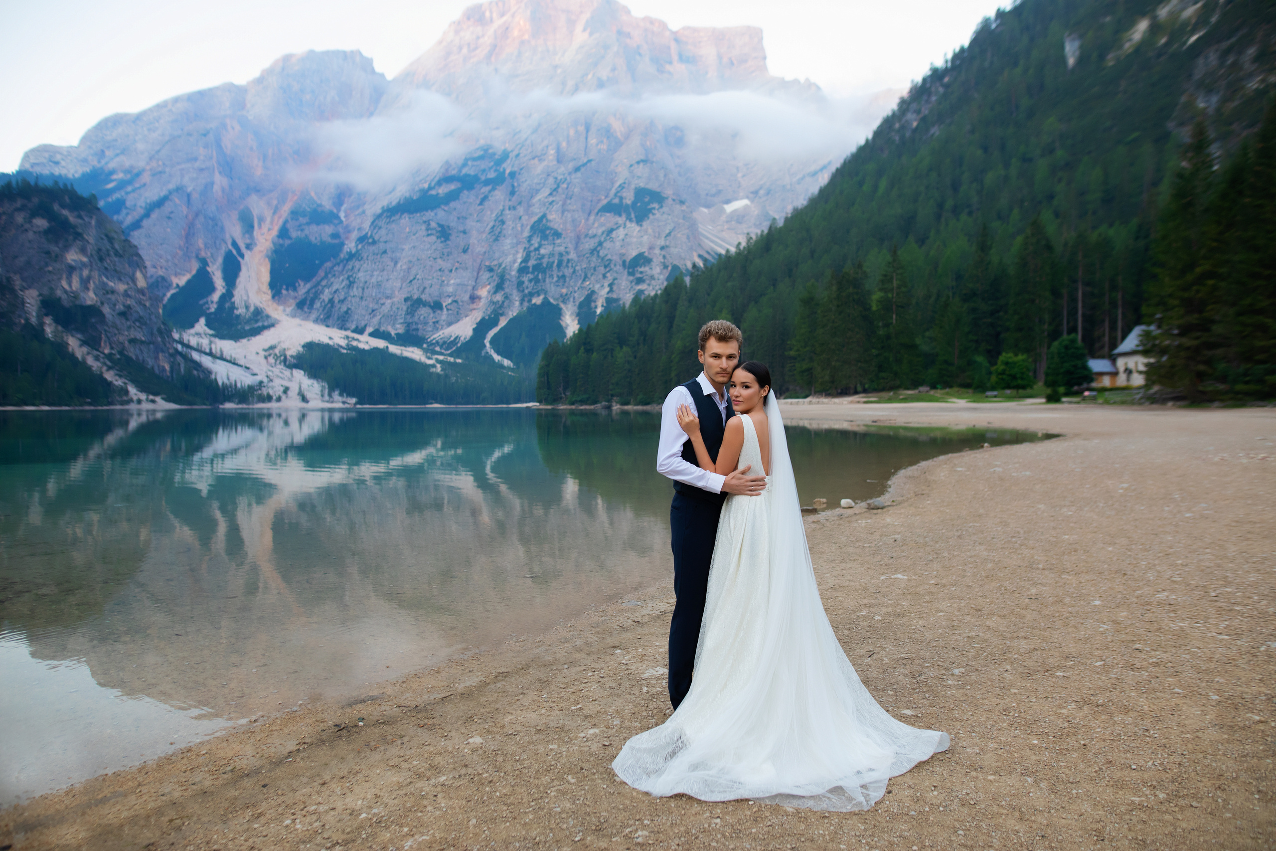Алсу и Ринат, свадебная фотосессия на озере Брайес, Италия. Свадебный и семейный фотограф в Москве Евгения Лисина