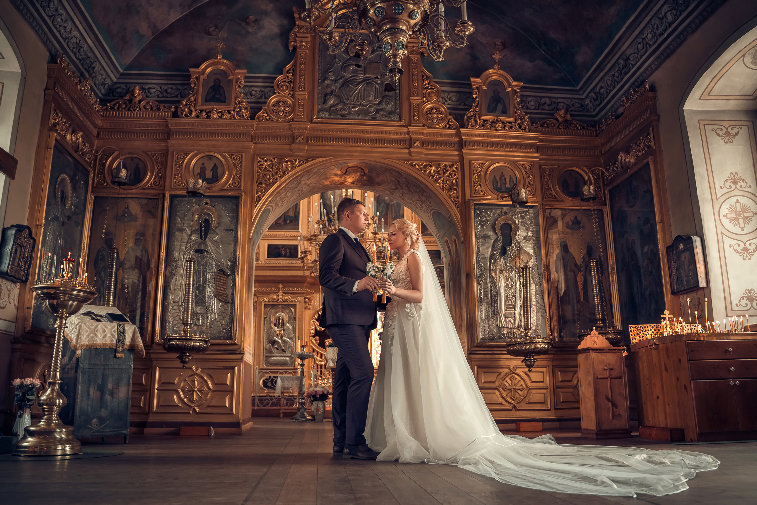 Венчальная пара в Спасском храме г. Солнечногорск. Церковный фотограф Севастополь