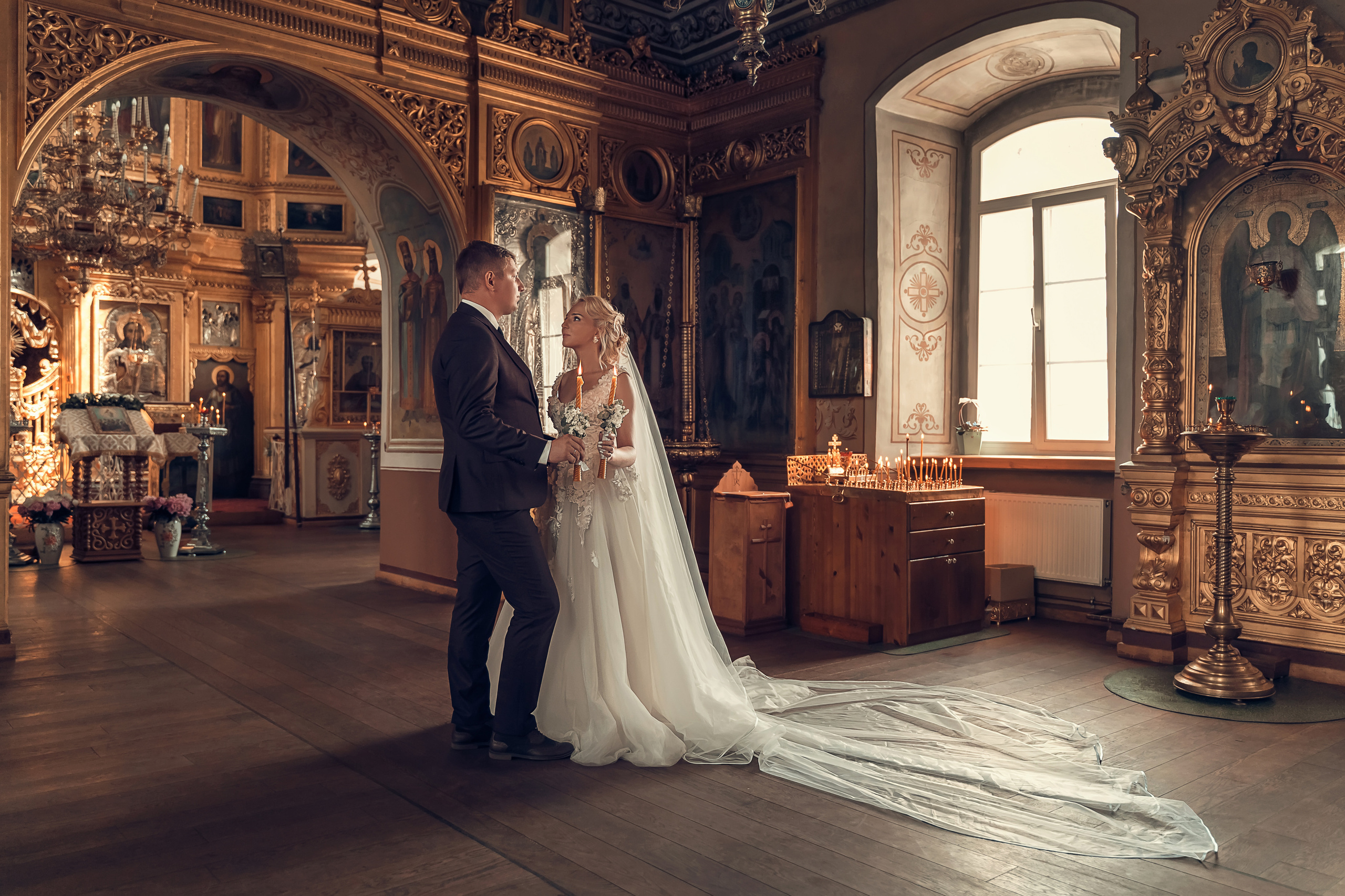 Венчальная пара в Спасском храме г. Солнечногорск. Церковный фотограф Севастополь