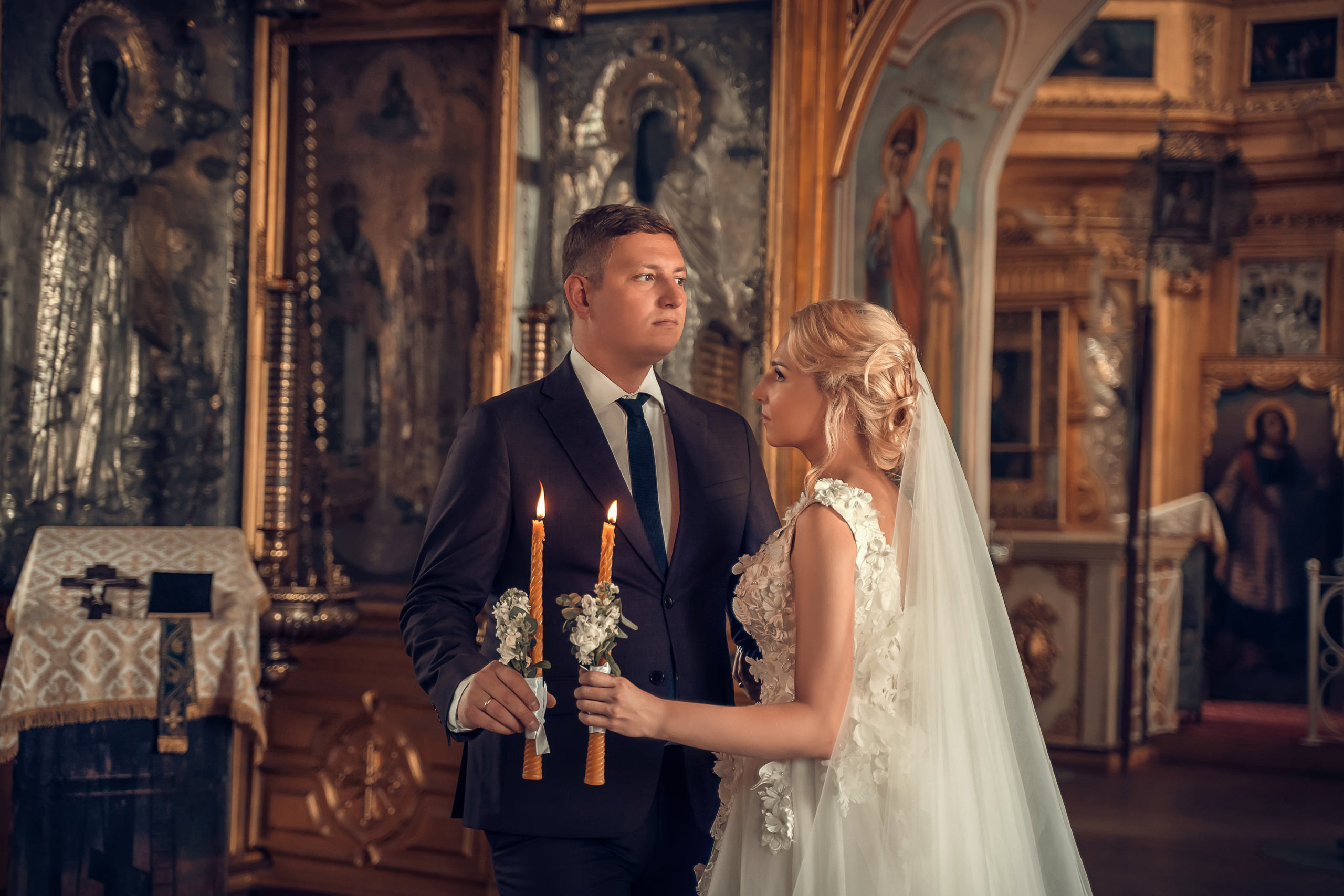 Венчальная пара в Спасском храме г. Солнечногорск. Церковный фотограф Севастополь