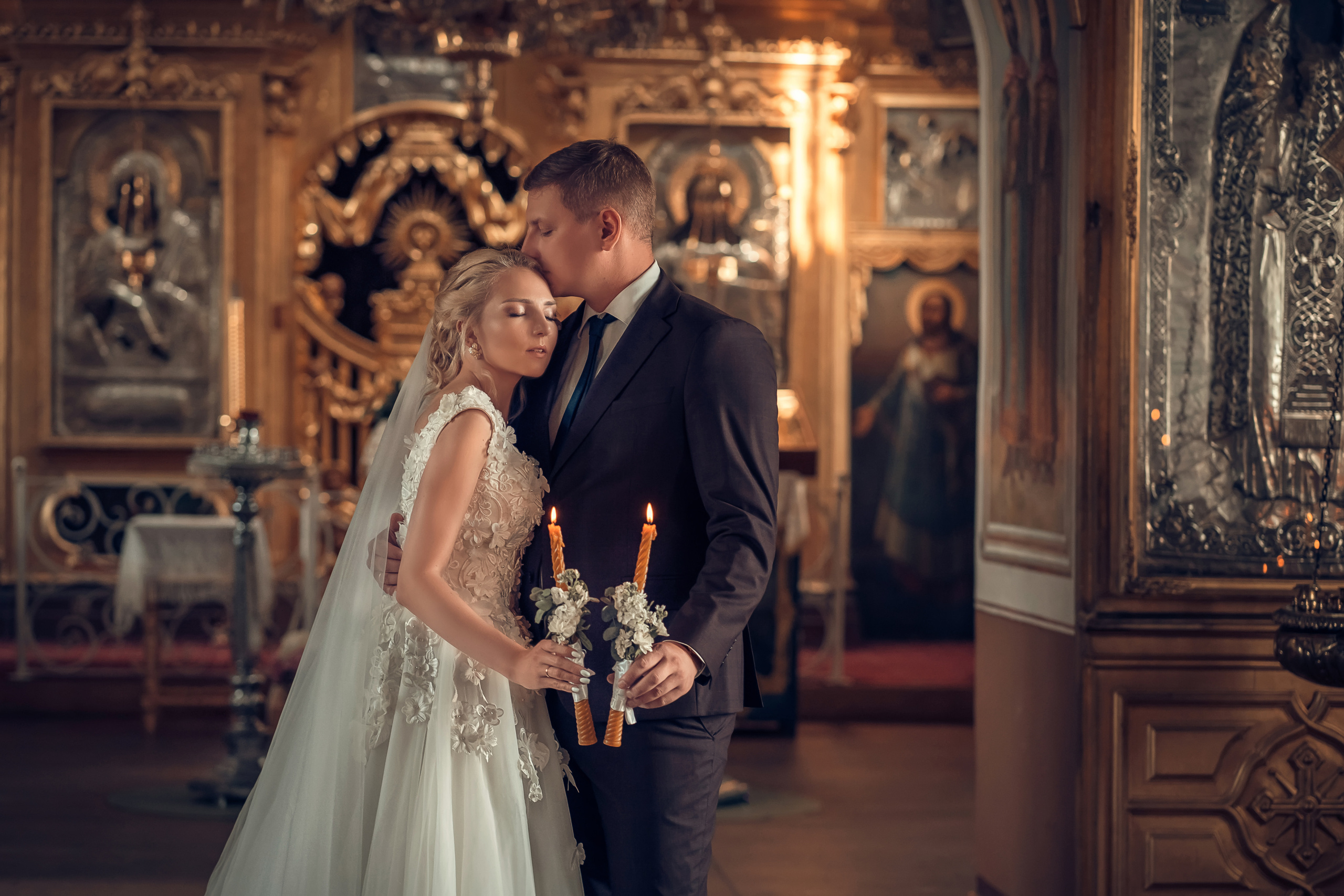 Венчальная пара в Спасском храме г. Солнечногорск. Церковный фотограф Севастополь