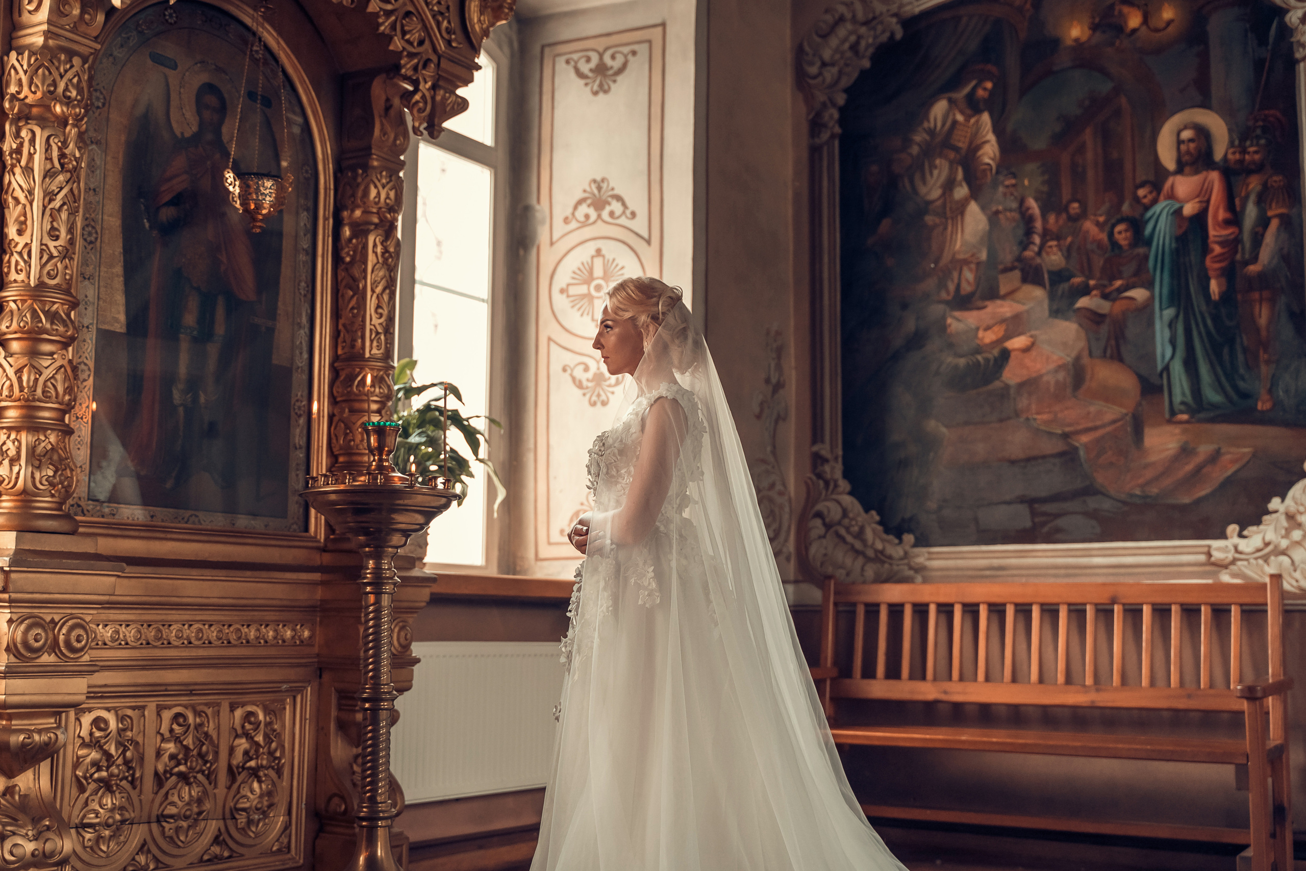 Венчальная пара в Спасском храме г. Солнечногорск. Церковный фотограф Севастополь