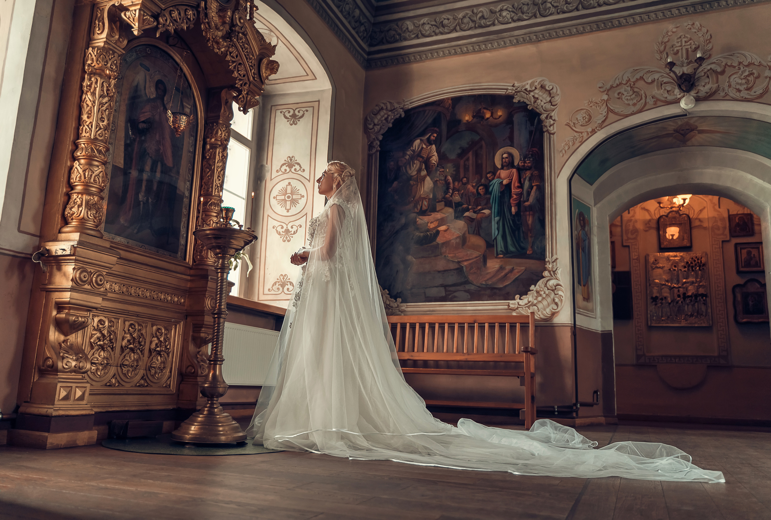 Венчальная пара в Спасском храме г. Солнечногорск. Церковный фотограф Севастополь