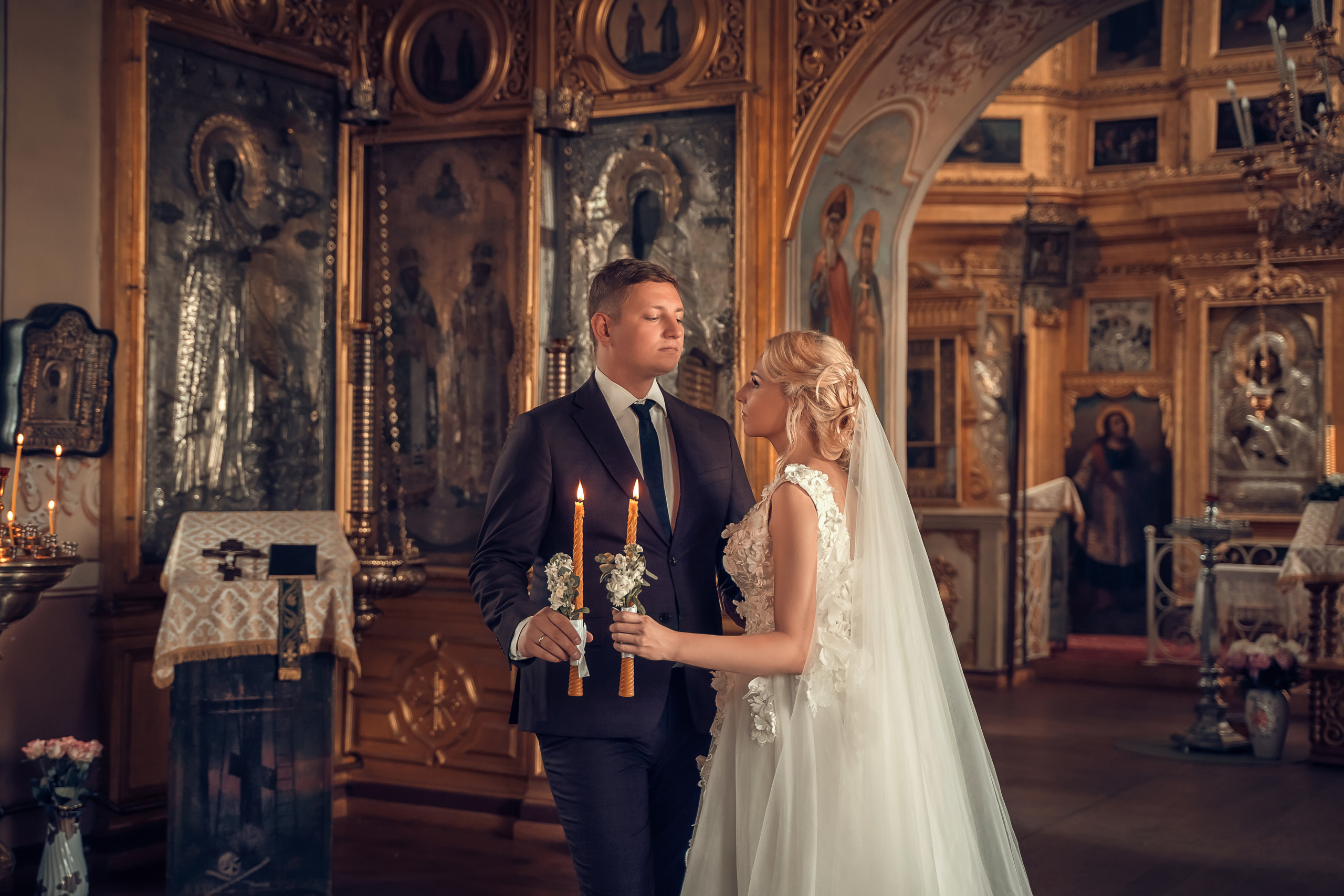 Венчальная пара в Спасском храме г. Солнечногорск. Церковный фотограф Севастополь