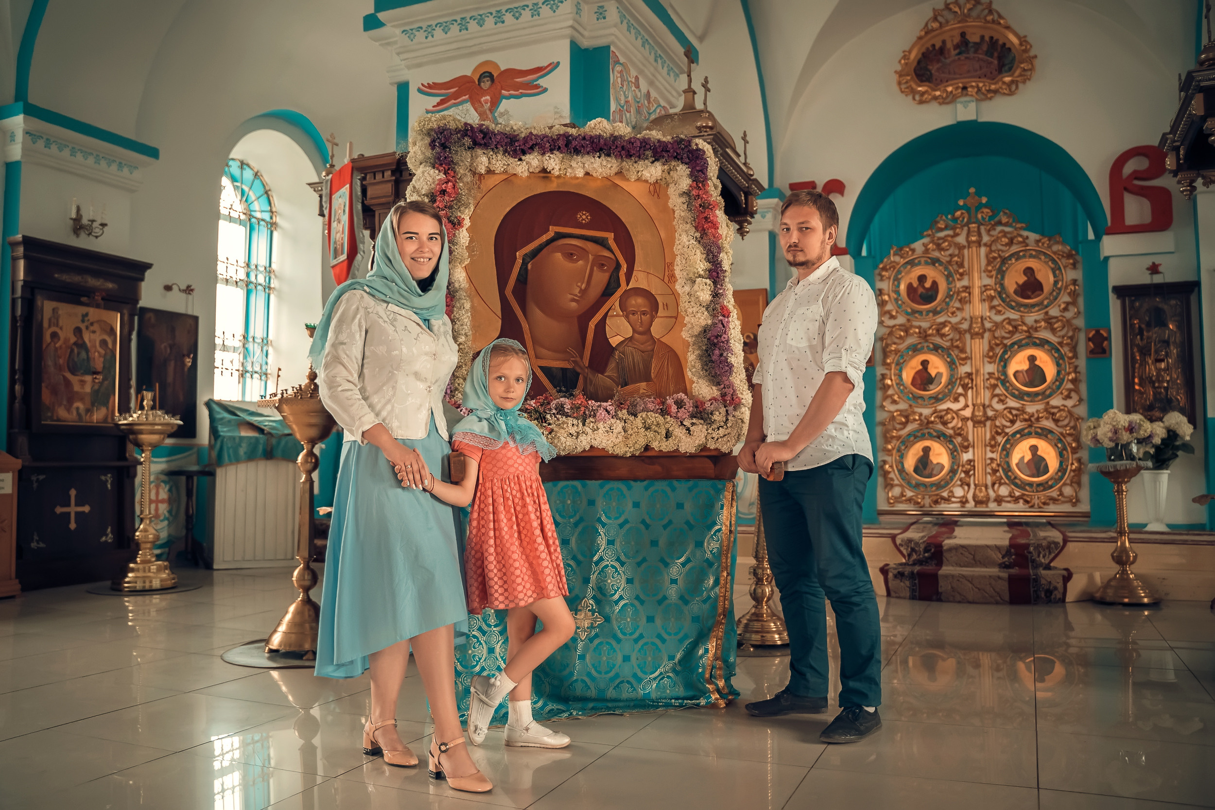 Семейная съемка в Казанском храме с. Гремячее. Церковный фотограф Севастополь