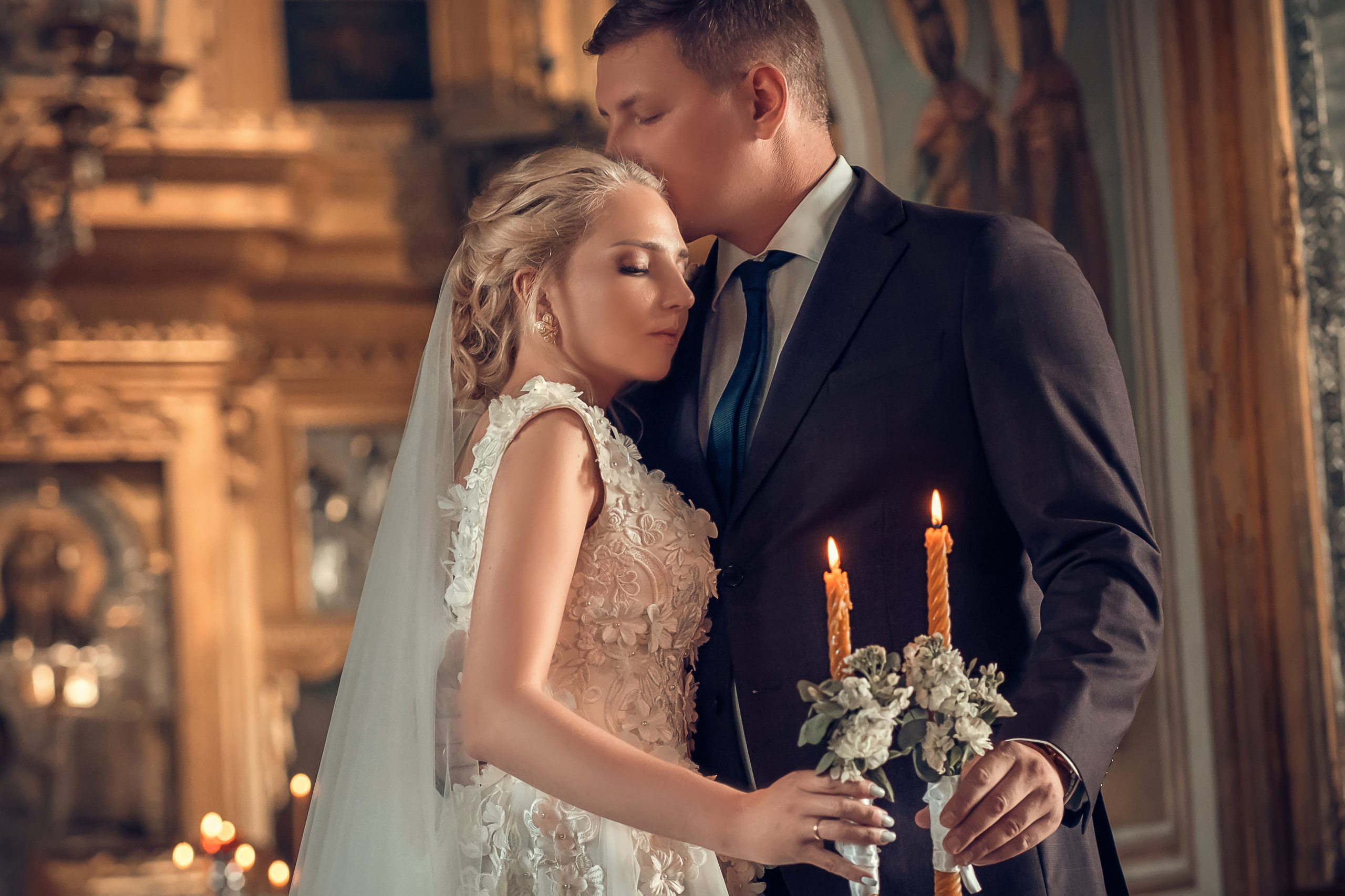 Венчальная пара в Спасском храме г. Солнечногорск. Церковный фотограф Севастополь