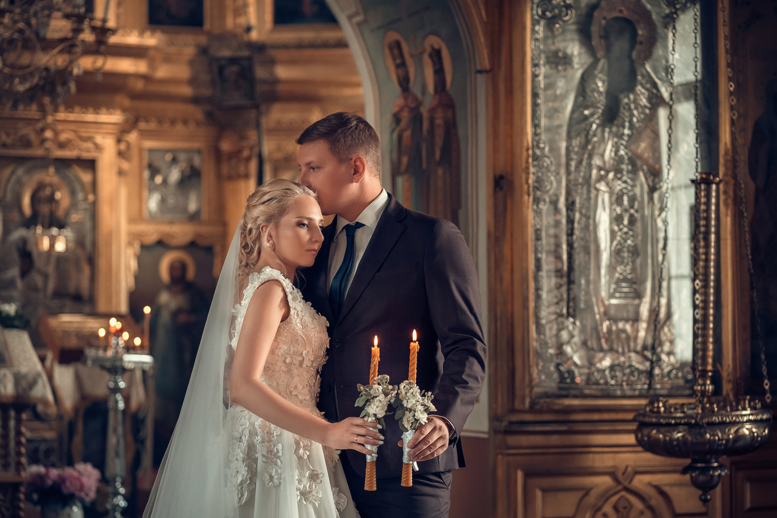 Венчальная пара в Спасском храме г. Солнечногорск. Церковный фотограф Севастополь
