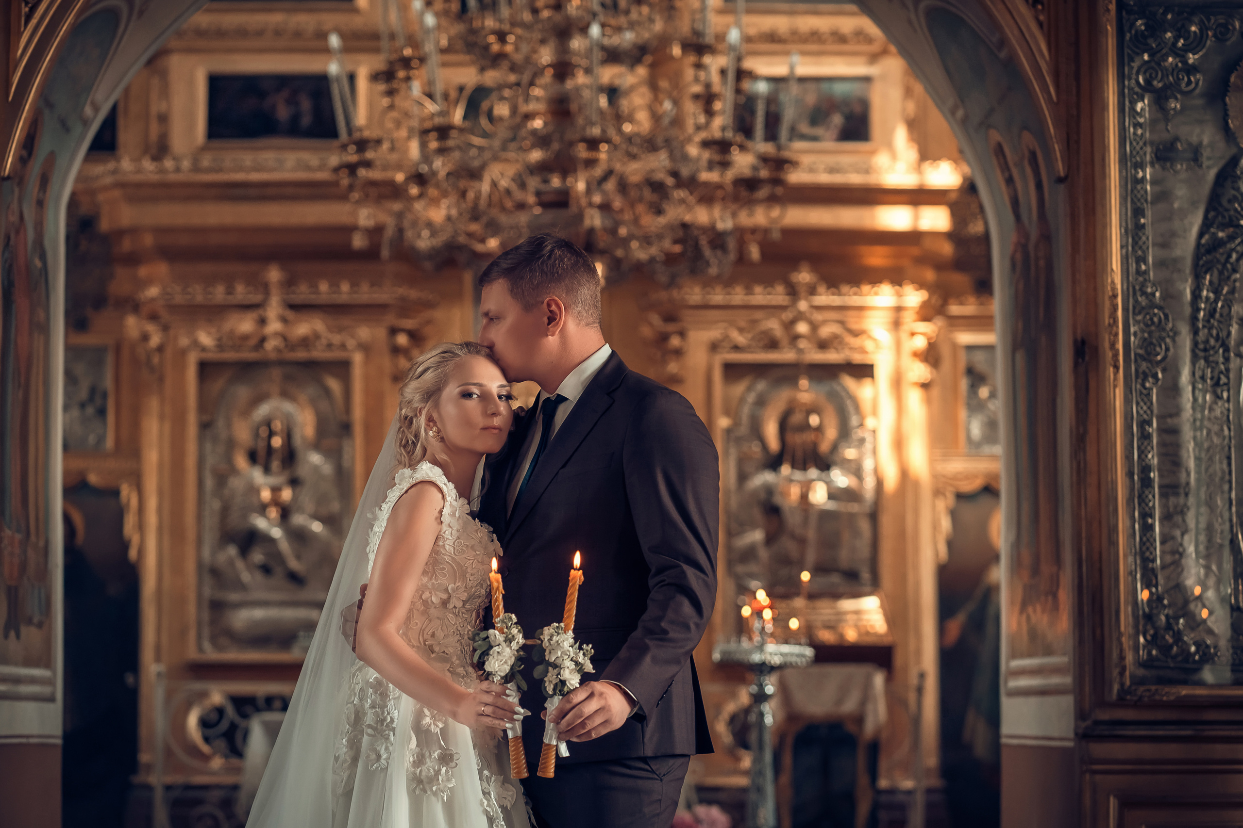 Венчальная пара в Спасском храме г. Солнечногорск. Церковный фотограф Севастополь