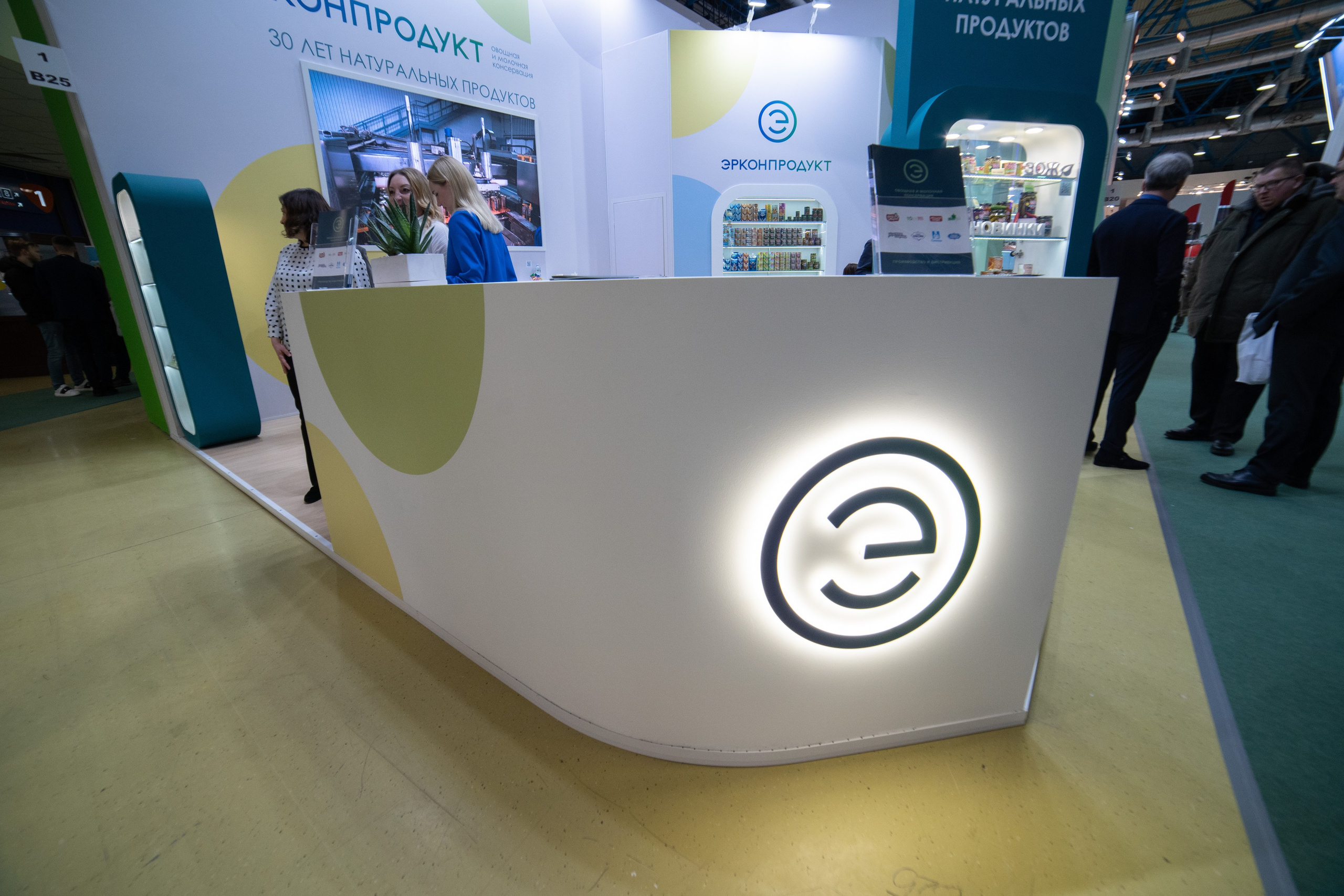 Выставочные стенды. Профессиональный портретный фотограф в Москве Владимир Глаголев