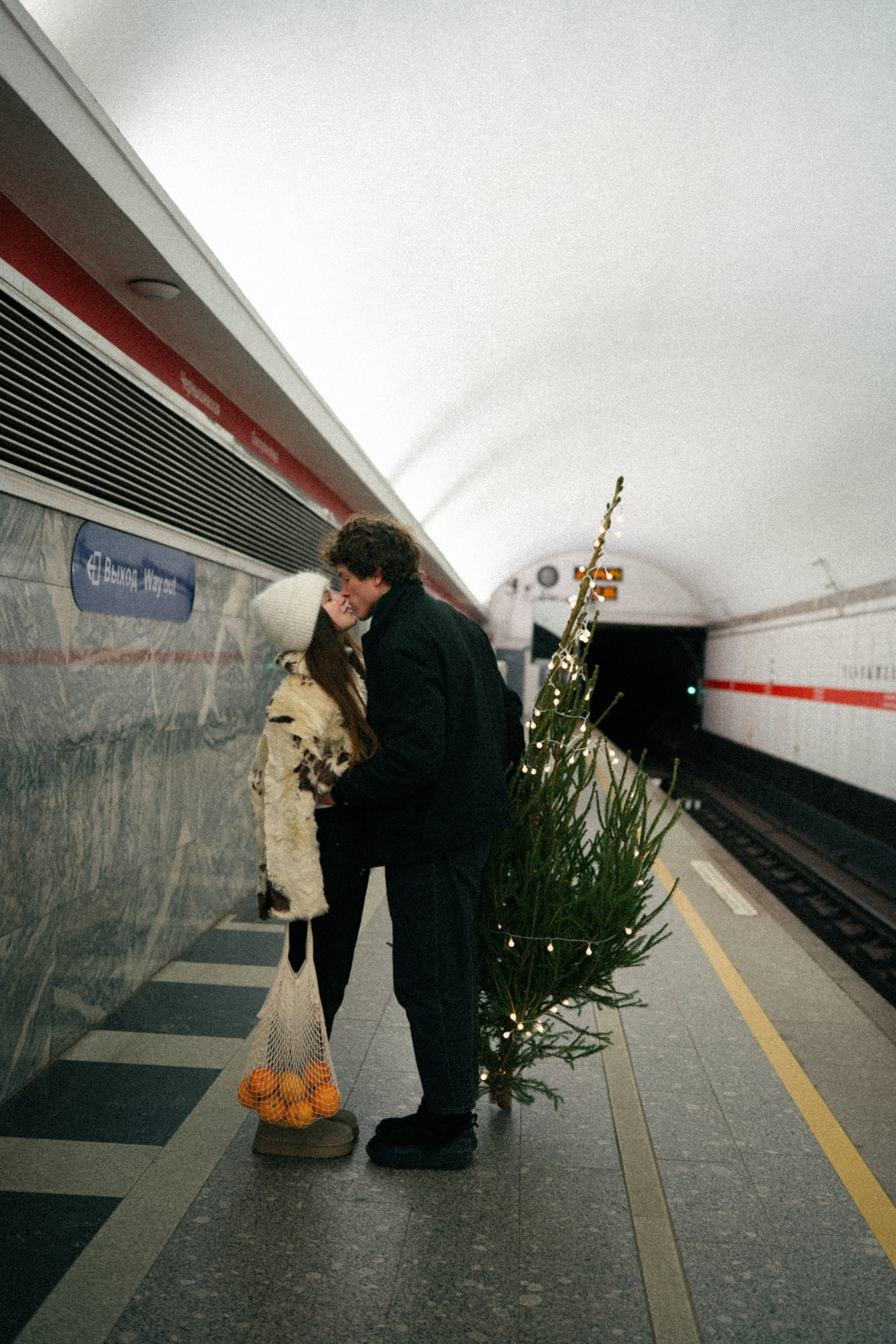 НОВОГОДНЯЯ ПРОГУЛКА ПАРЫ ПО ЧЕРНЫШЕВСКОЙ ПЕРЕД НОВЫМ ГОДОМ. Профессиональный фотограф, Санкт-Петербург — Виктория Богомолова