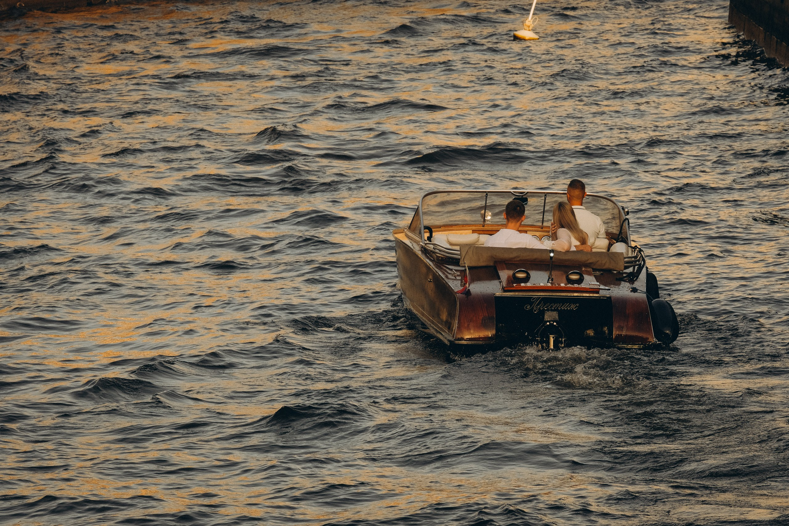 СВАДЕНБНАЯ СЬЕМКА НА КАТЕРЕ ПО КАНАЛАМ САНКТ-ПЕТЕРБУРГА И В АКВАТОРИИ НЕВЫ. Профессиональный фотограф, Санкт-Петербург — Виктория Богомолова