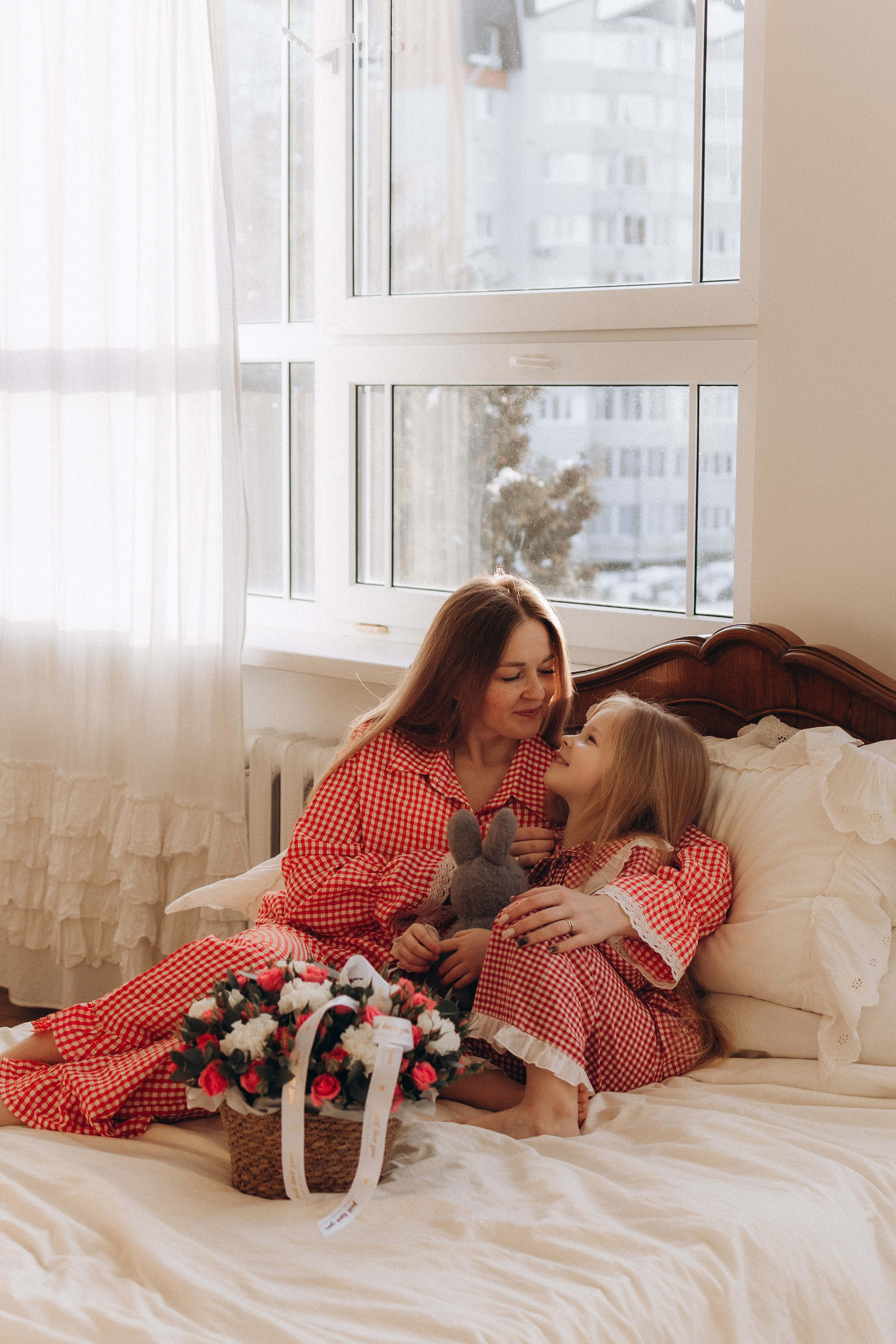 Та самая милая фотосессия мамы и доченьки в студии (февраль, 2026г), г. Обнинск (Калужская обл.). Надежда Стар семейный и церковный фотограф в Жукове и Калужской области