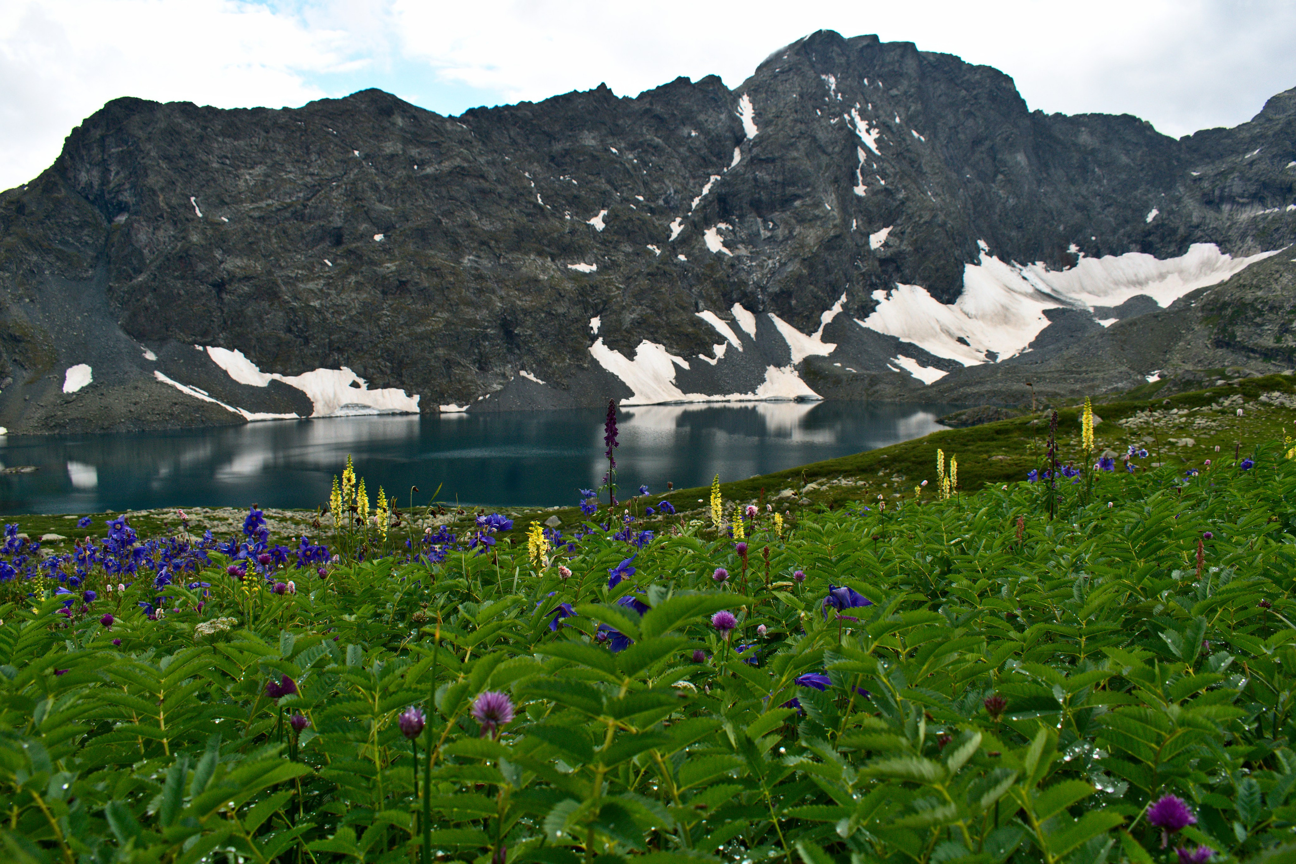 Горное озеро Алла-Аскыр Алтай