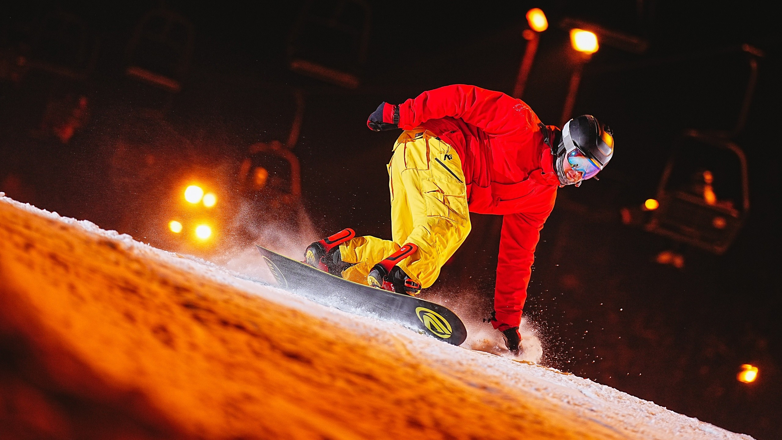 Вечерняя съёмка на склонах с использованием внешних вспышек. Фотограф Студитский Евгений